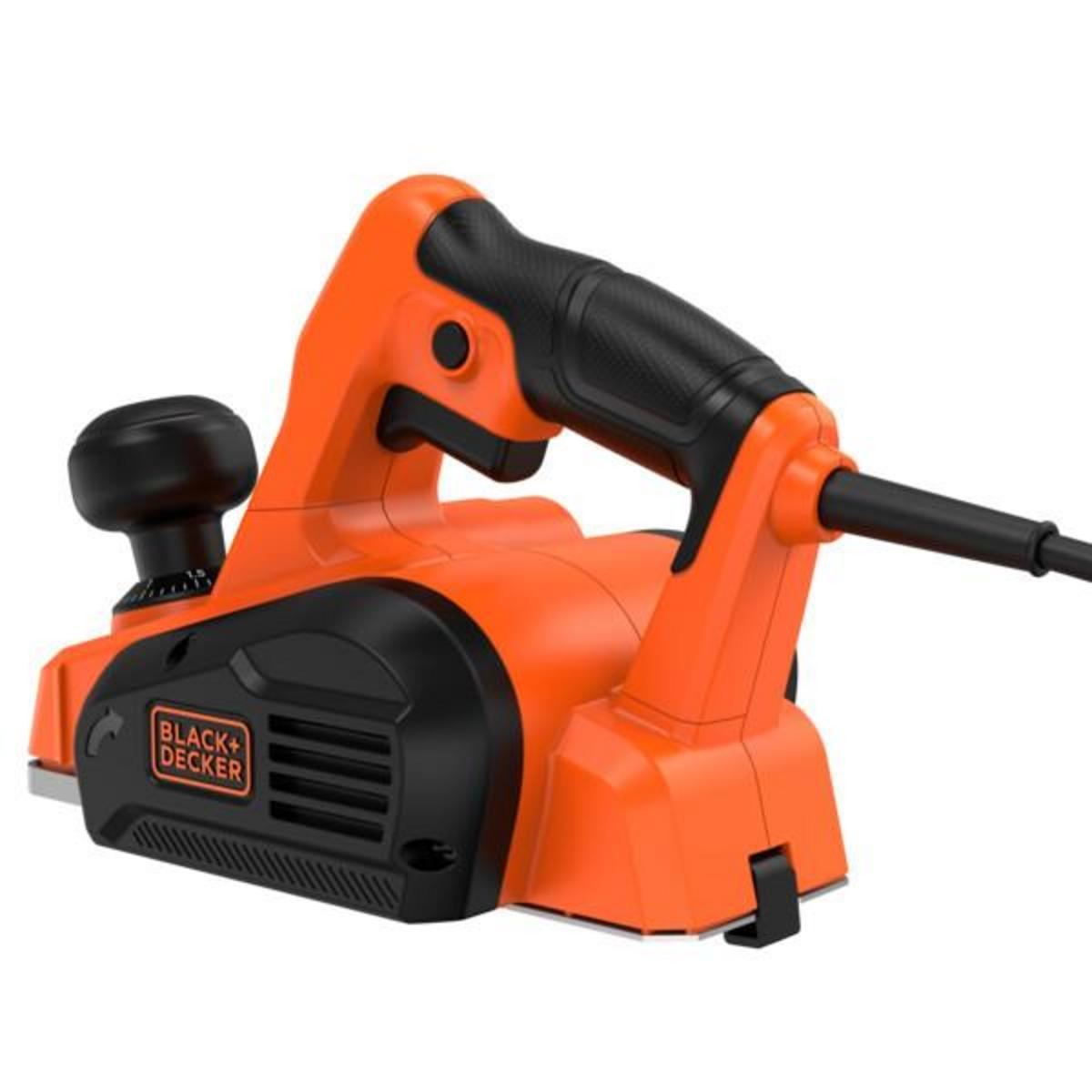Cepilladora eléctrica naranja y negra con asa. Logotipo Black+Decker visible.