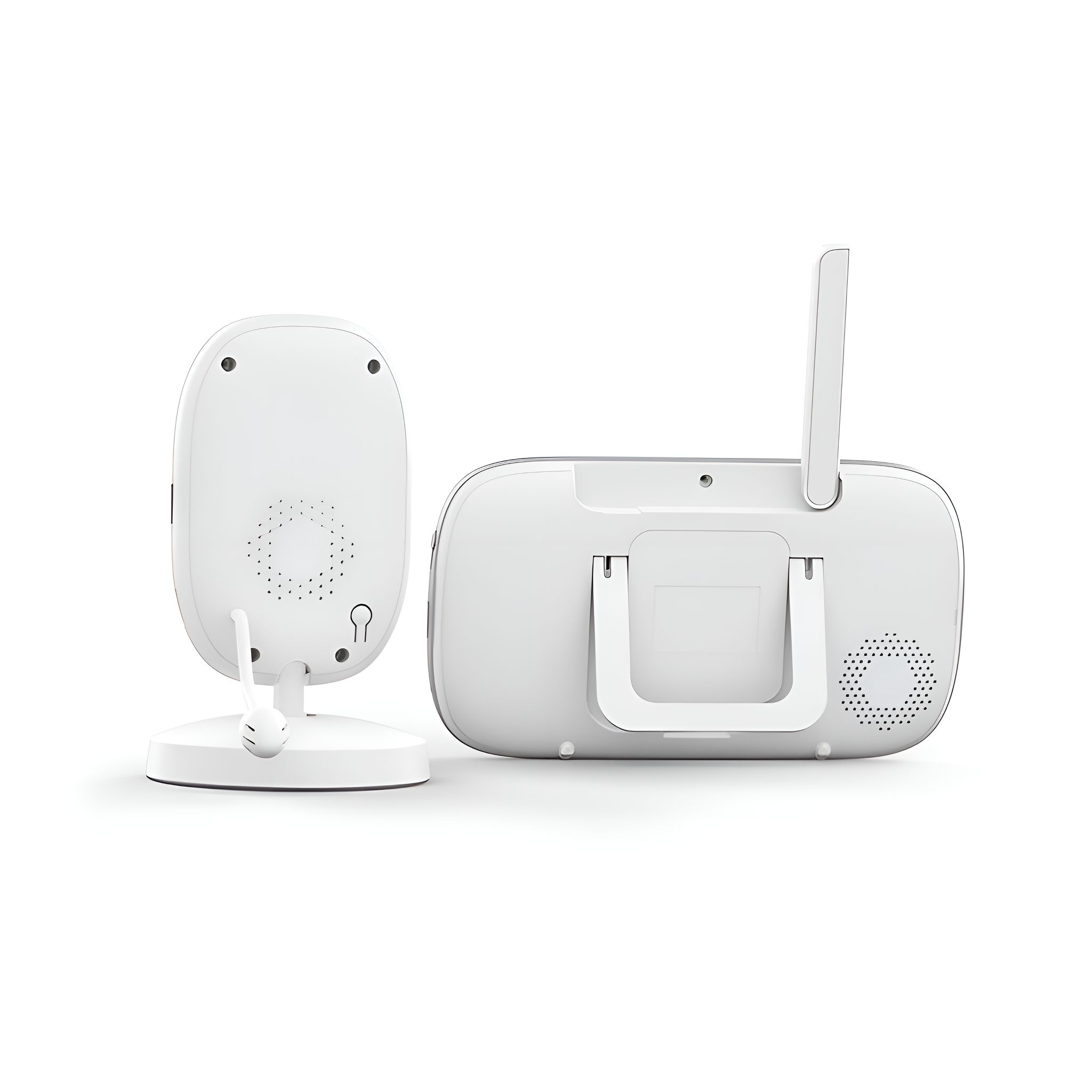 Zwei weiße Babyphone auf einer weißen Oberfläche. Eines steht auf einem Ständer, das andere hat einen Lautsprecher.