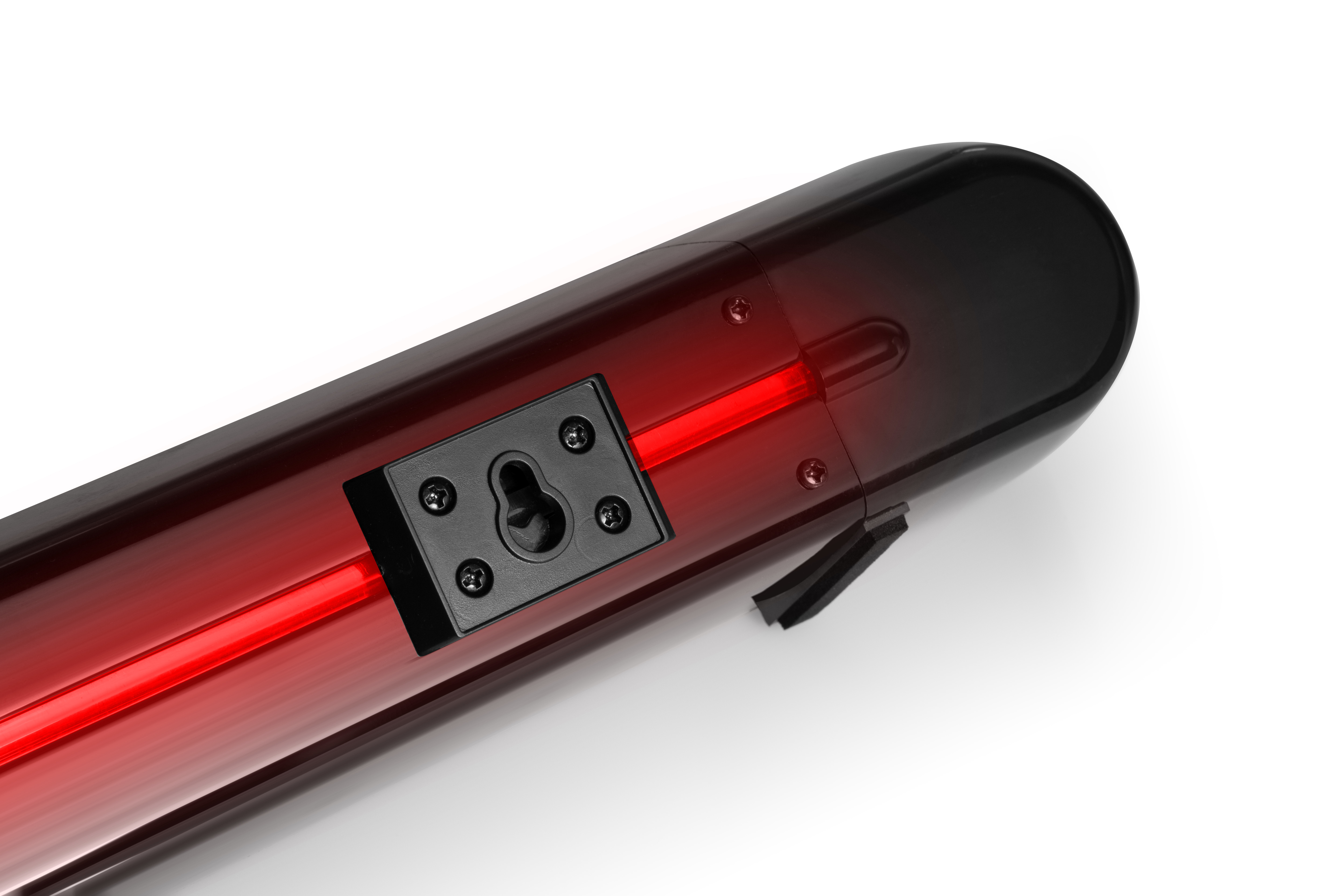 Primo piano di una luce LED rossa all'interno di un oggetto nero di forma ovale con hardware di montaggio visibile.