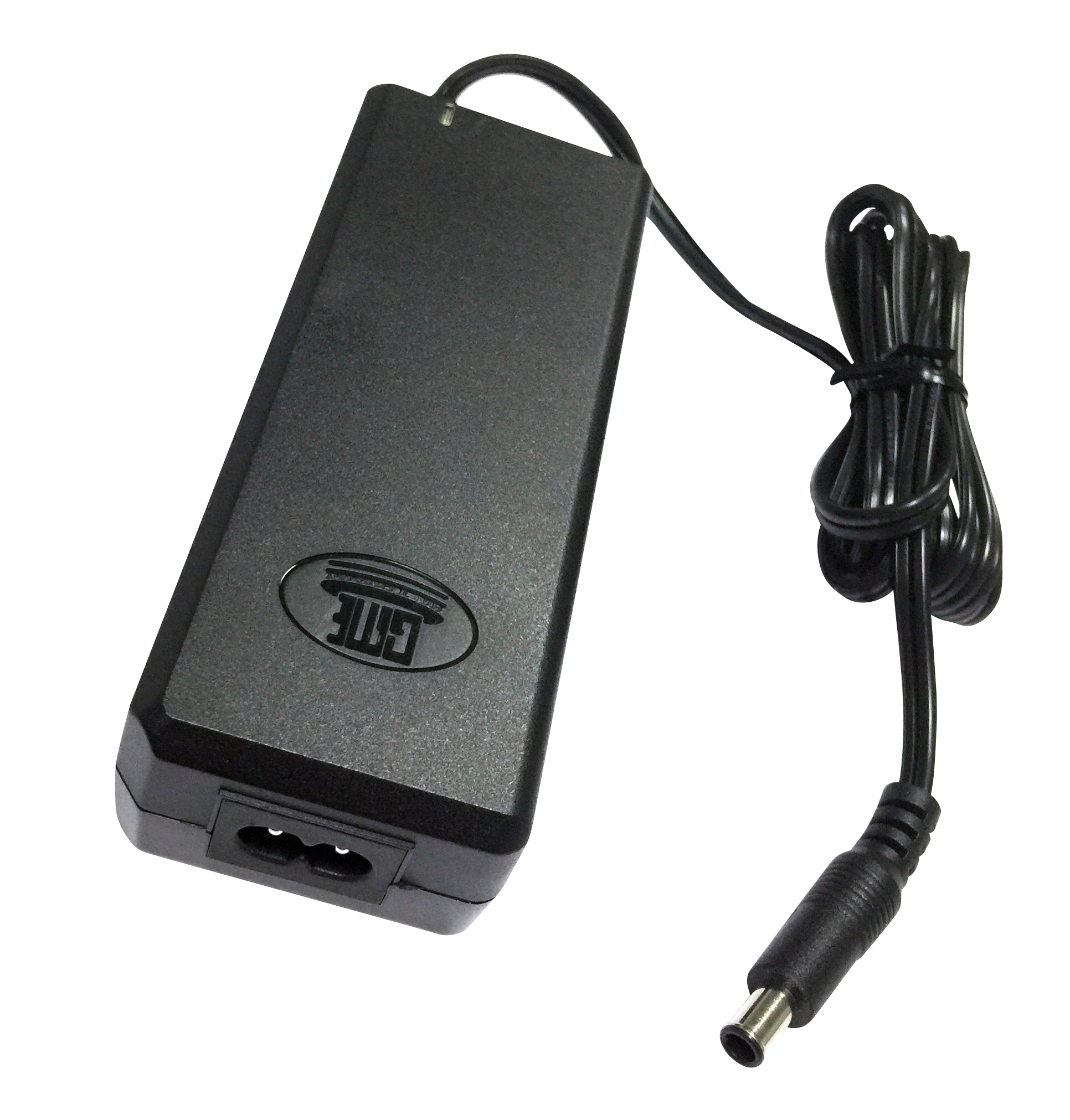 Czarny zasilacz z czarnym kablem i złączem. Białe tło.