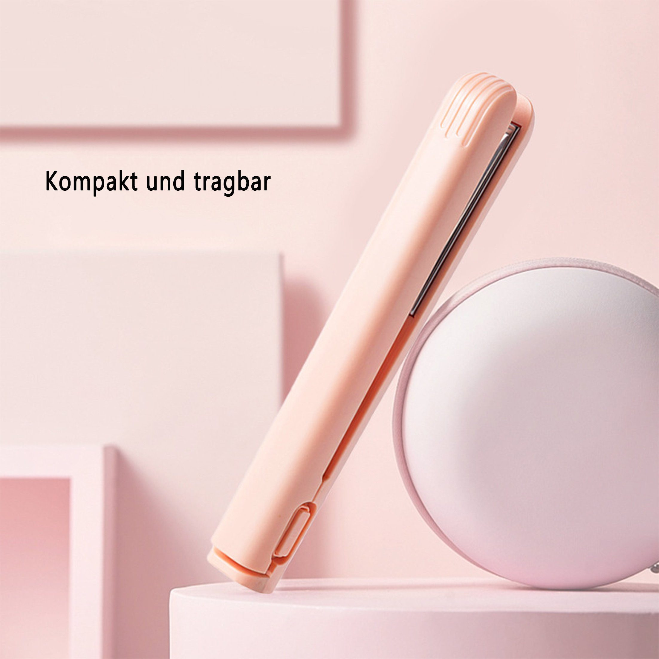Pinker Haarglätter und eine passende Hülle auf pinkem Hintergrund.