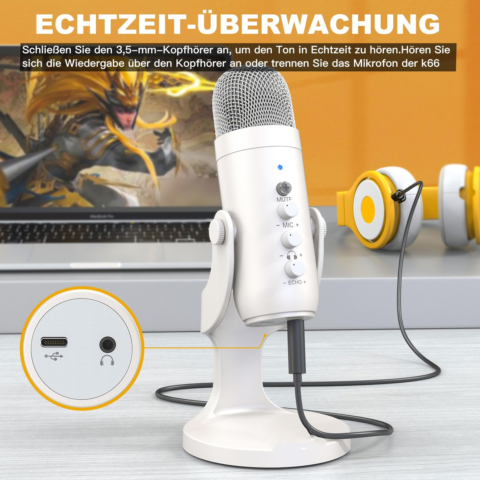 Weißes Mikrofon auf einem Ständer, mit Laptop und gelben Kopfhörern im Hintergrund.
