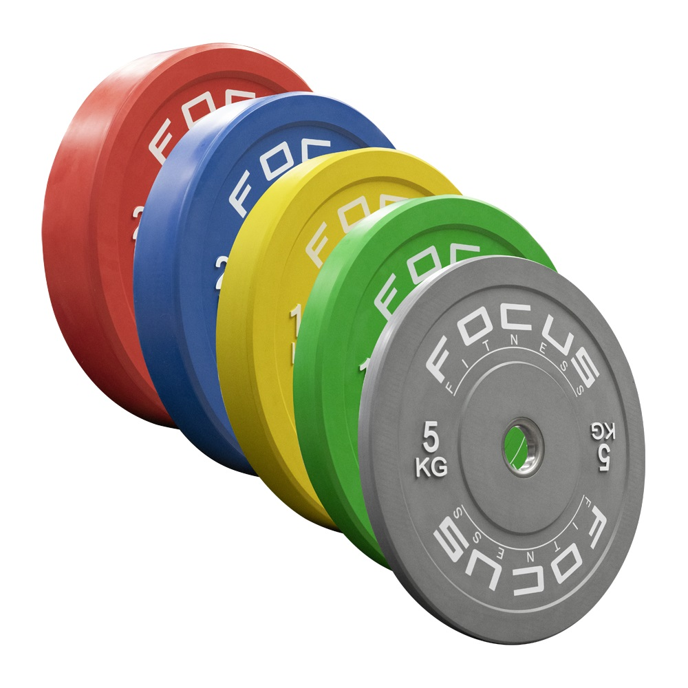 Schuine weergave van gewichtsplaten. Rood, blauw, geel, groen en grijs. Elke plaat heeft het woord FOCUS erop.