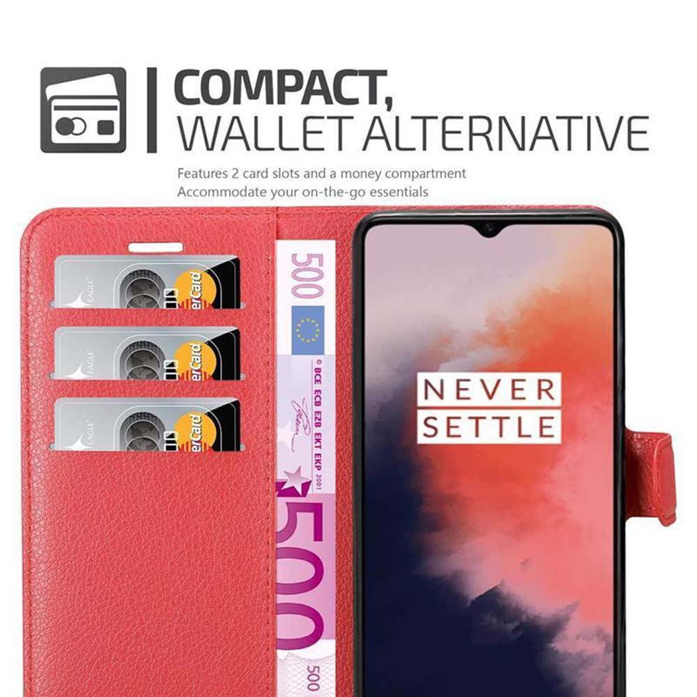Portafoglio rosso con carte e banconota da 500 euro.