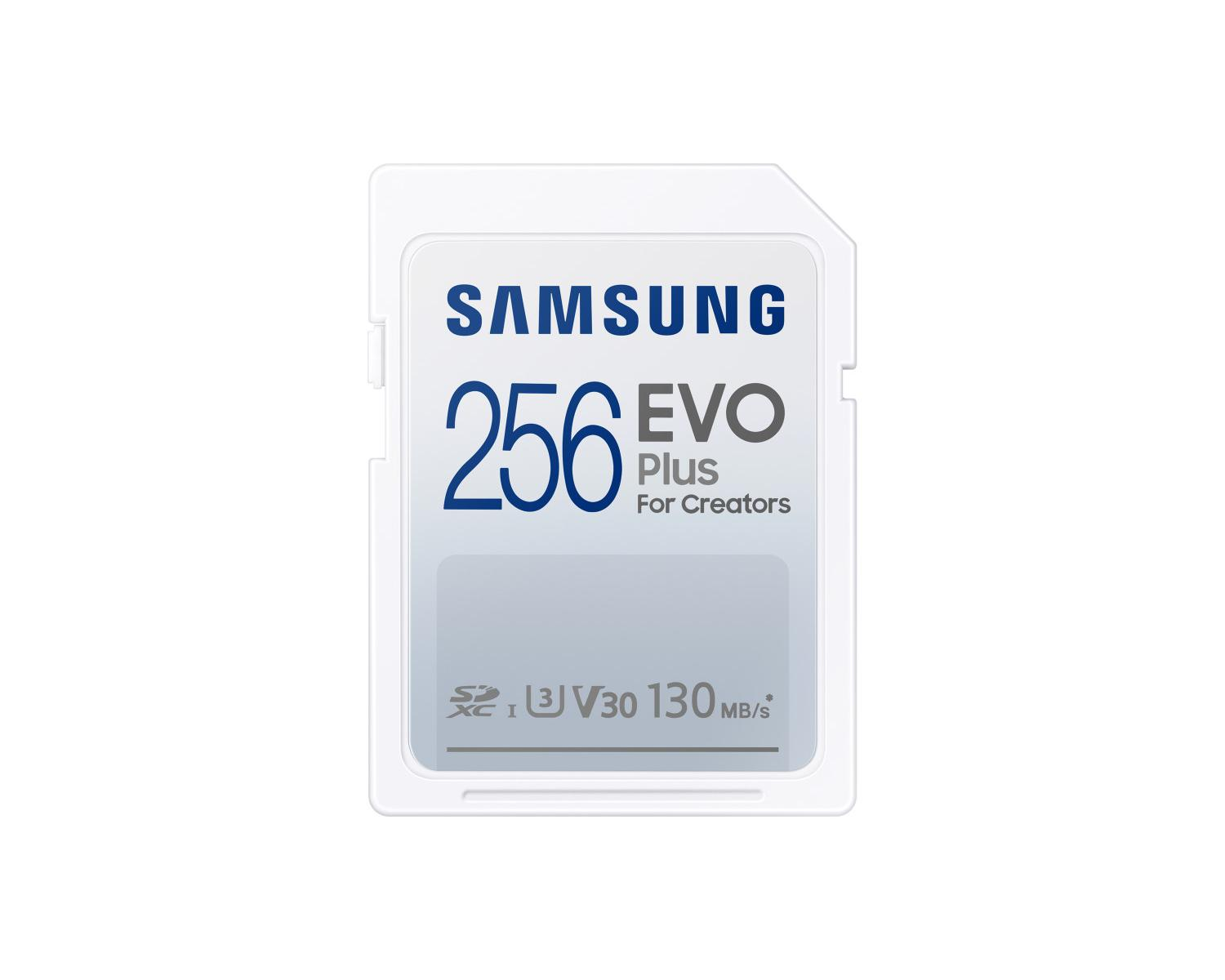 Witte Samsung 256 EVO Plus SD-kaart. Blauwe tekst op de kaart. Witte achtergrond.