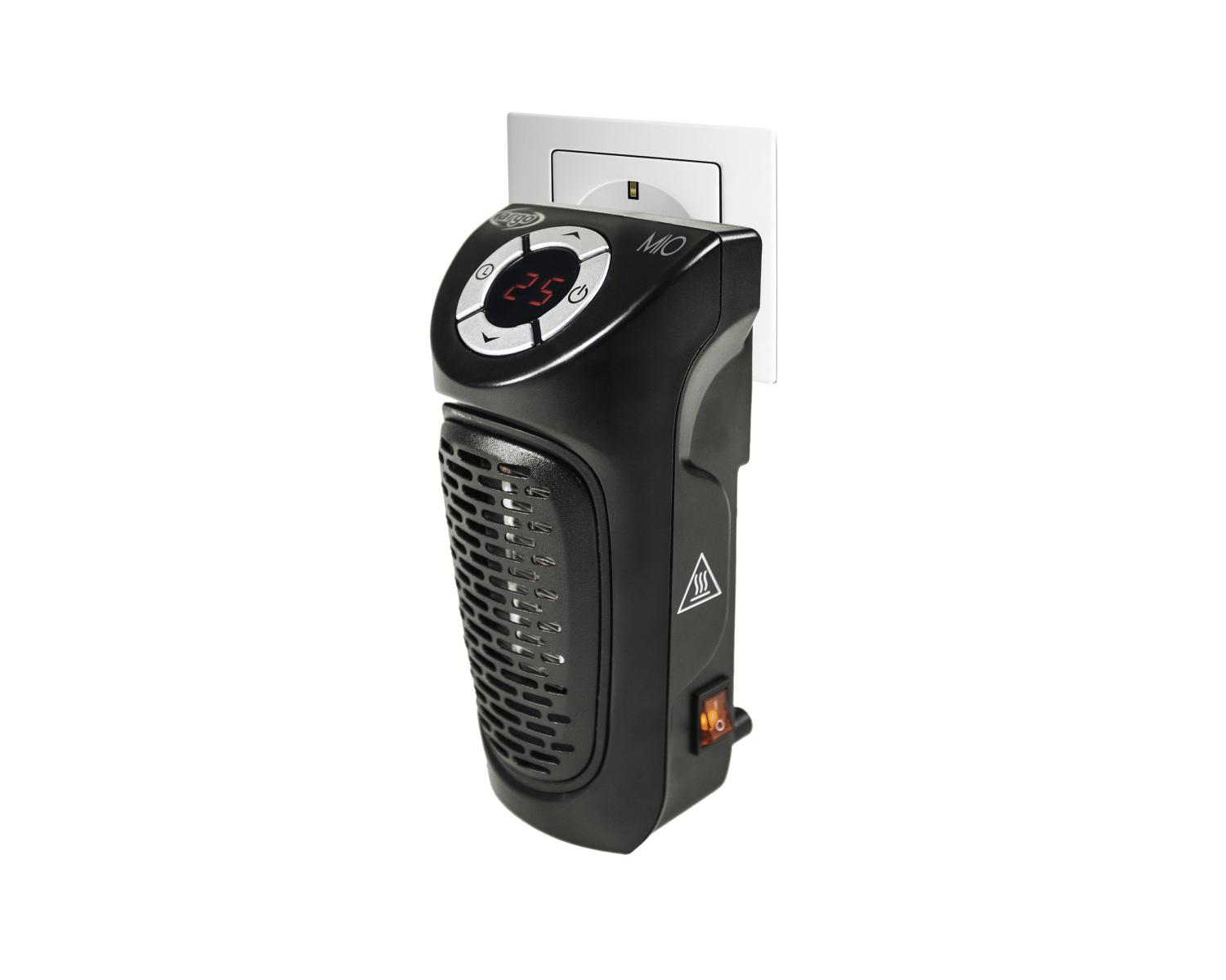 Un termoventilatore da parete nero con display digitale collegato a una presa bianca.