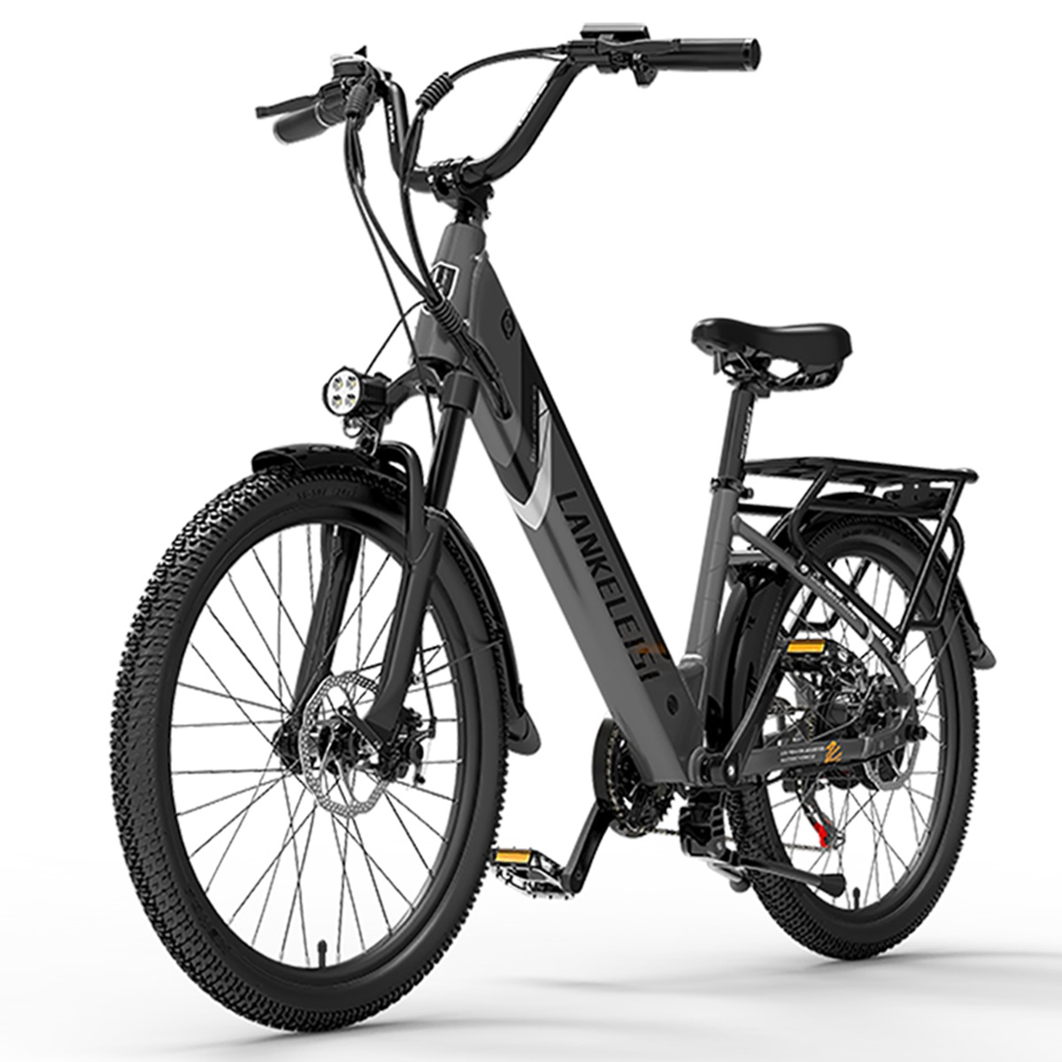 Una bicicleta eléctrica gris con llantas negras y luz frontal sobre fondo blanco.