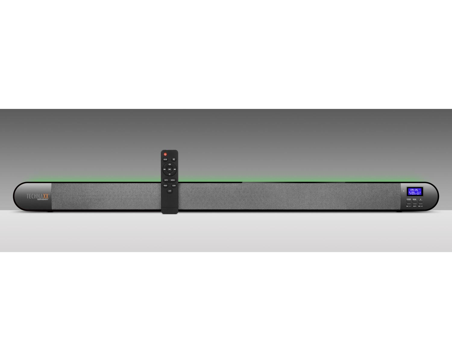 Soundbar nera con telecomando su sfondo grigio.