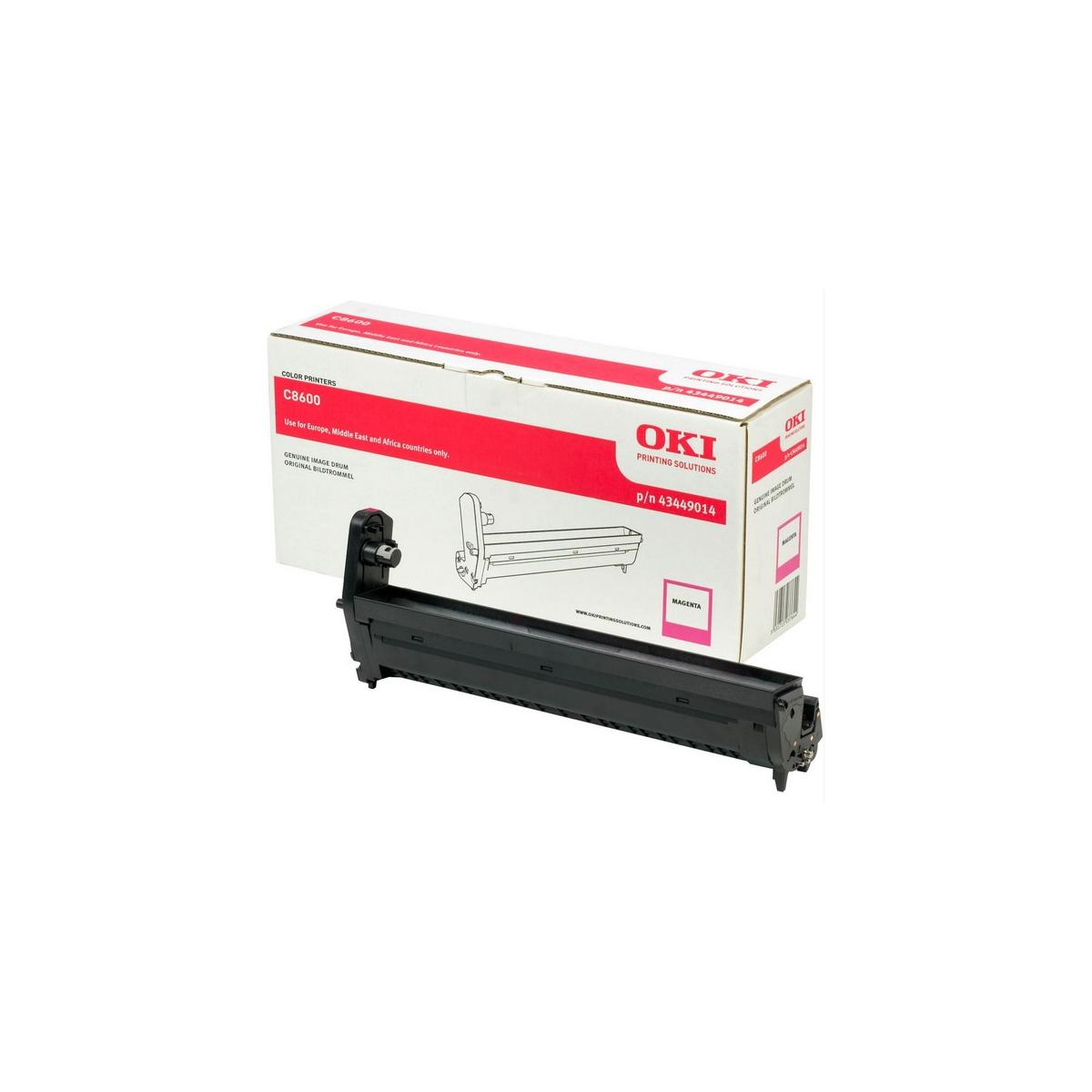 Cartuccia toner magenta OKI e scatola. La scatola è bianca e la cartuccia è nera con un'etichetta magenta.