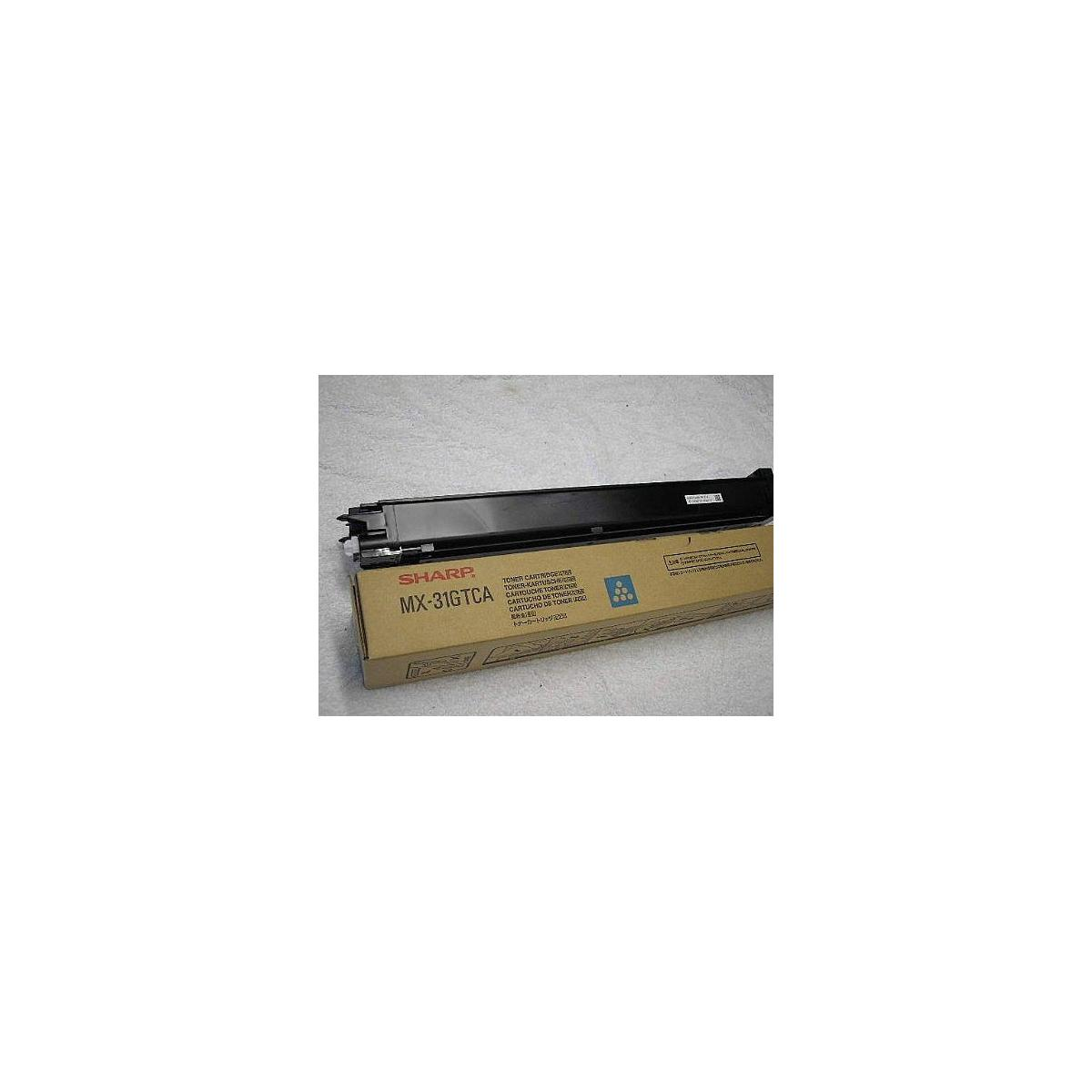 Cartuccia toner nera in una scatola di cartone, su bianco. Scatola con etichette SHARP e MX-31GTCA.