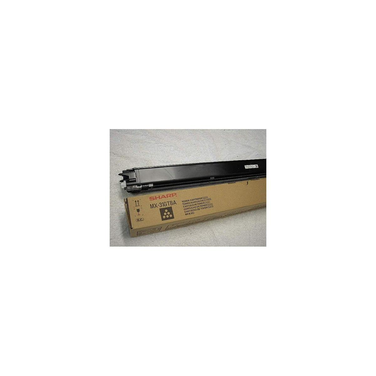 Scatola toner Sharp MX-31GTBA, color beige, con cartuccia toner nera. Scatola su superficie bianca.
