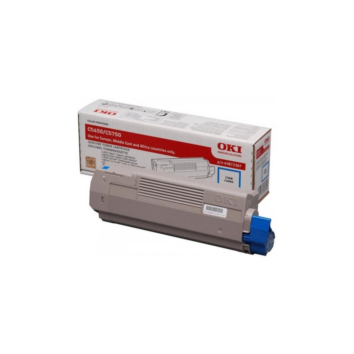 Wkład i pudełko z tonerem OKI, kolor cyjan, białe tło.