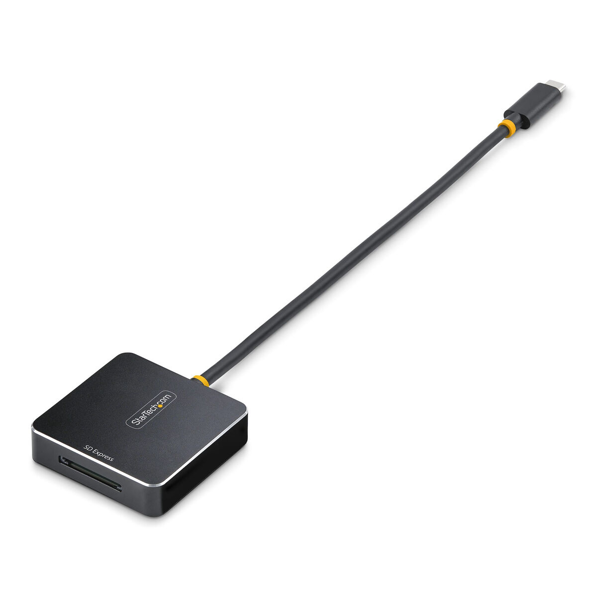 Un adattatore nero con connettore USB-C e slot per schede SD Express, su sfondo bianco.