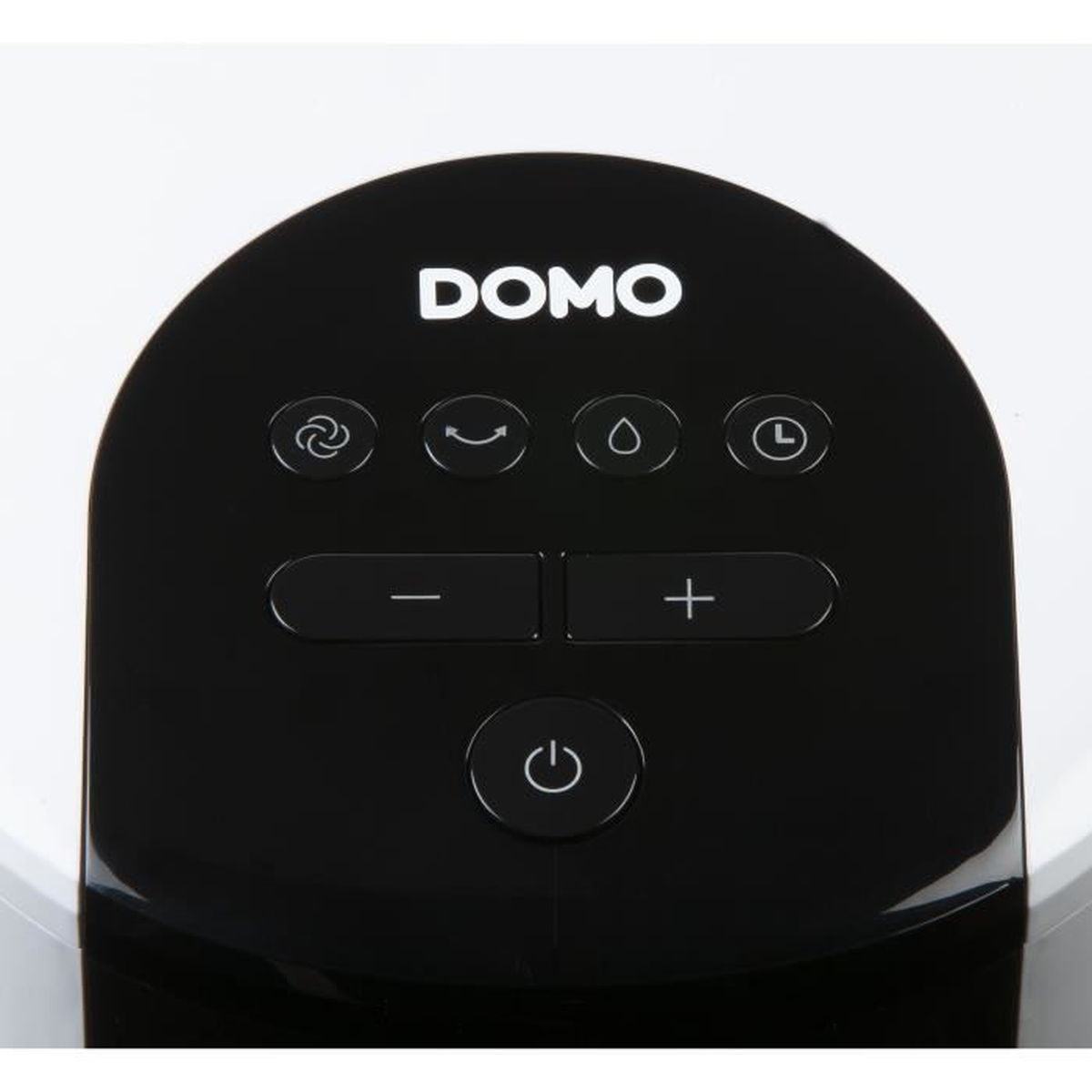 Schwarzes Bedienfeld mit Knöpfen, DOMO-Logo.