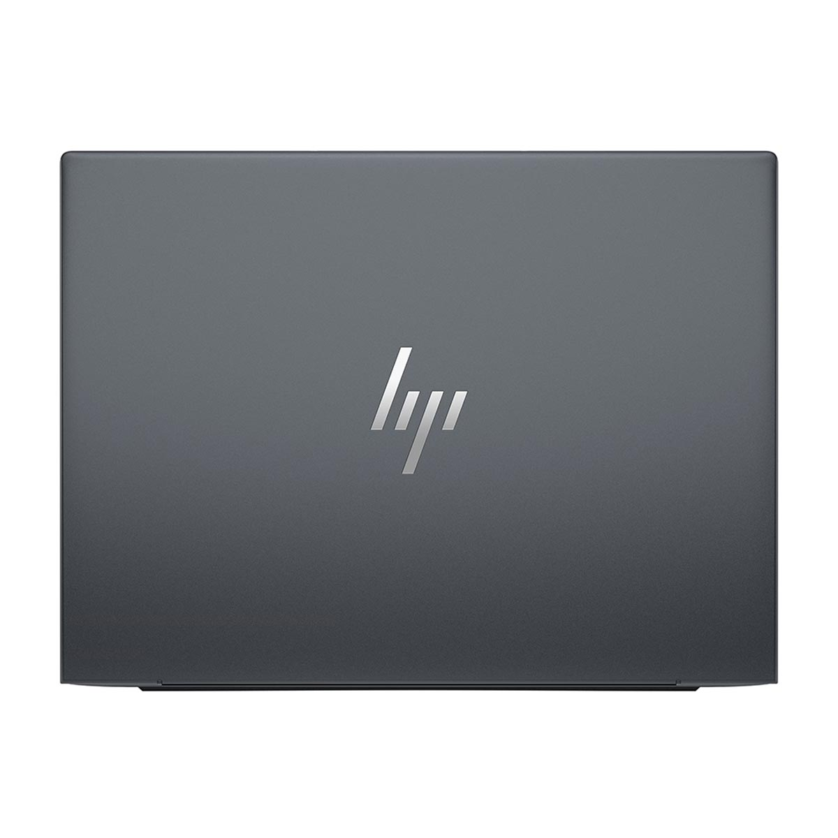 Zamknięty, ciemnoszary laptop z logo HP w kolorze srebrnym na pokrywie.