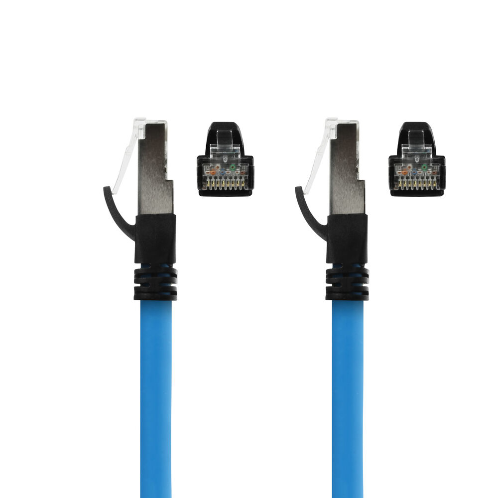 Zwei blaue Netzwerkkabel mit Steckern. Stecker haben silberne und schwarze Teile.