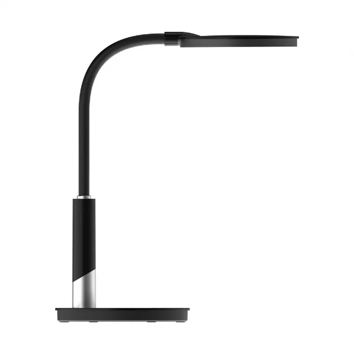 Eine schwarze Schreibtischlampe mit gebogenem Hals und rechteckigem Leuchtenkopf. Der Sockel ist silber und schwarz.