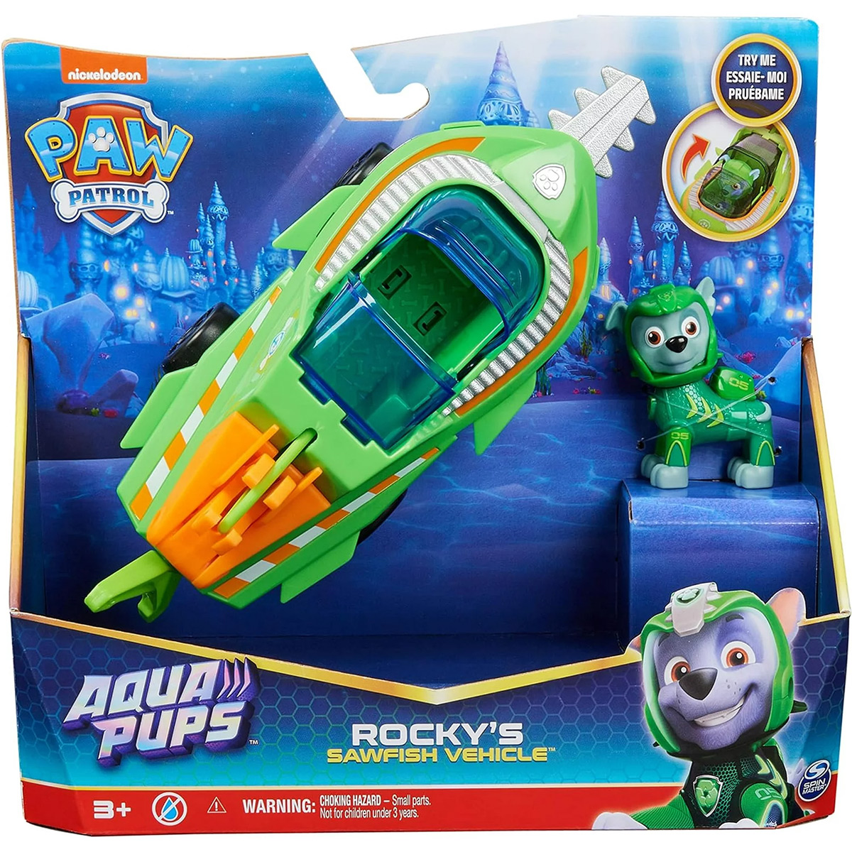 Ein Spielzeugset mit einem grün-orangenen Boot, einer Paw Patrol Figur und einer Box. Die Box zeigt einen Cartoonwelpen.