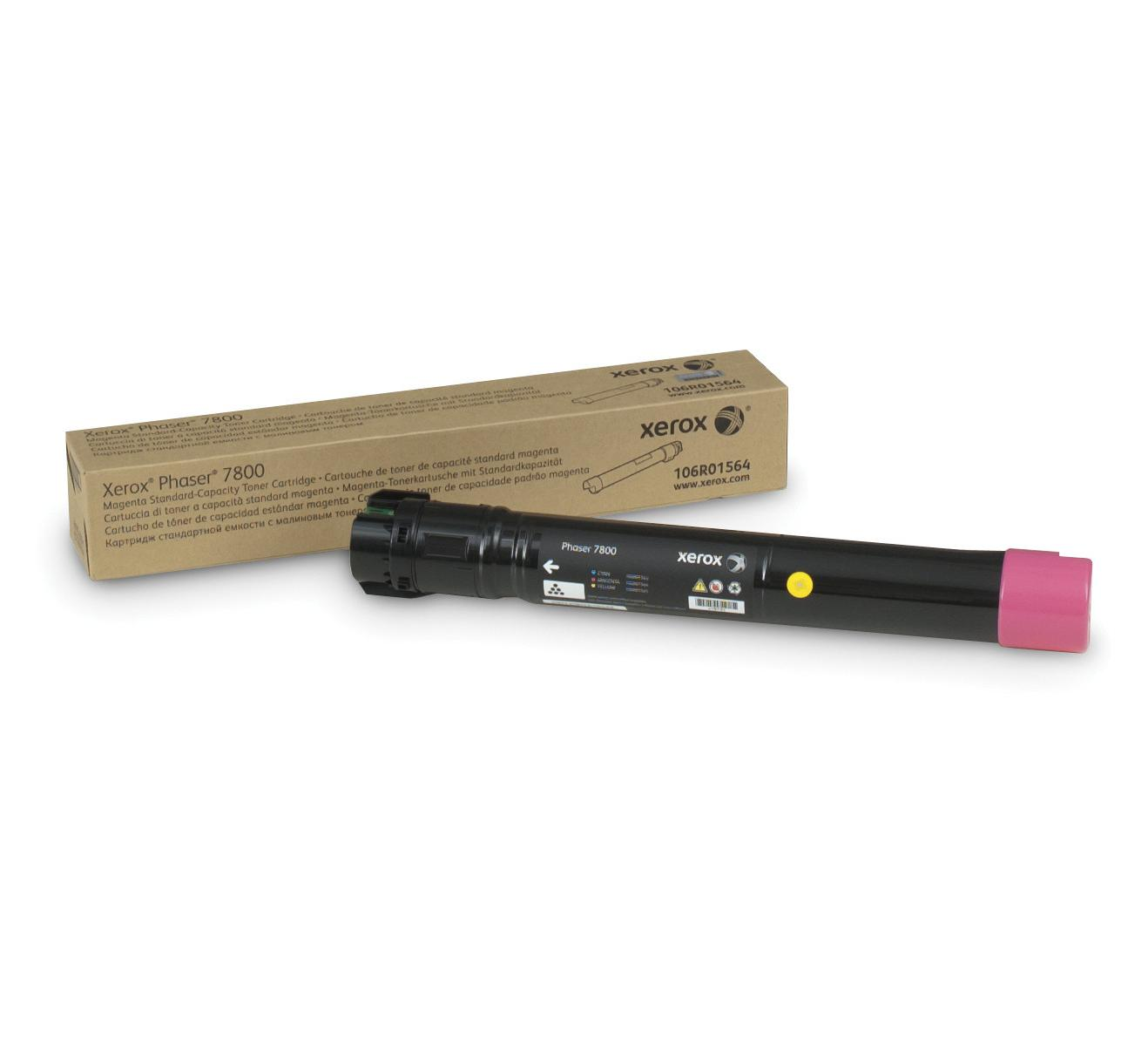 Una cartuccia toner nera e rosa e la sua scatola beige su sfondo bianco.