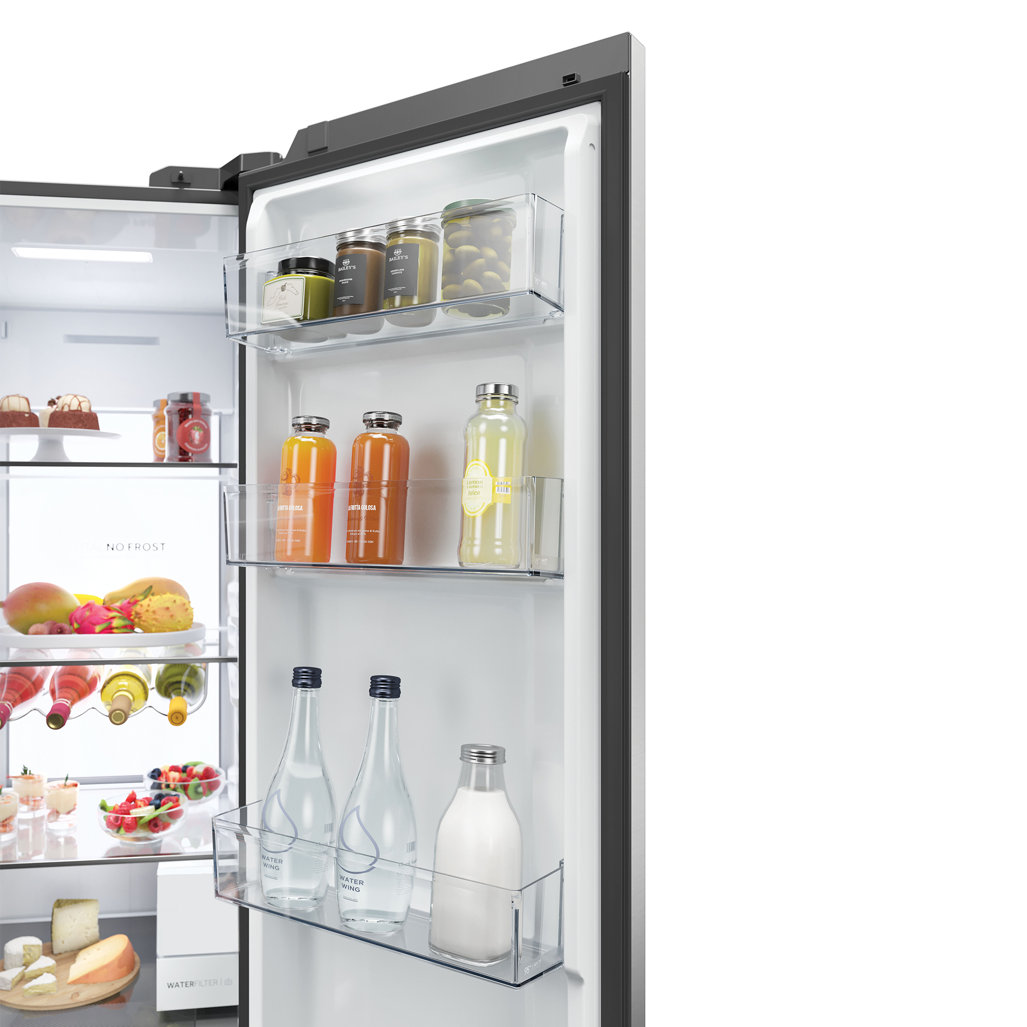 Interior de refrigerador con estantes que contienen alimentos y bebidas. Fondo blanco.
