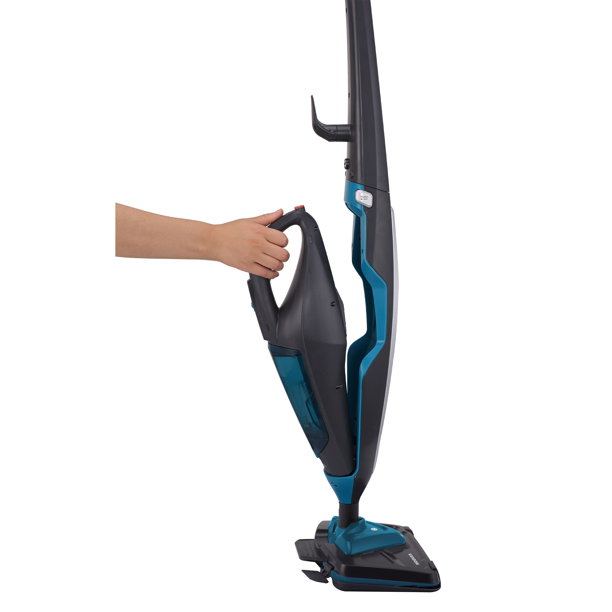 Dłoń trzymająca mopa parowego. Odkurzacz jest czarny i niebiesko-zielony z uchwytem.