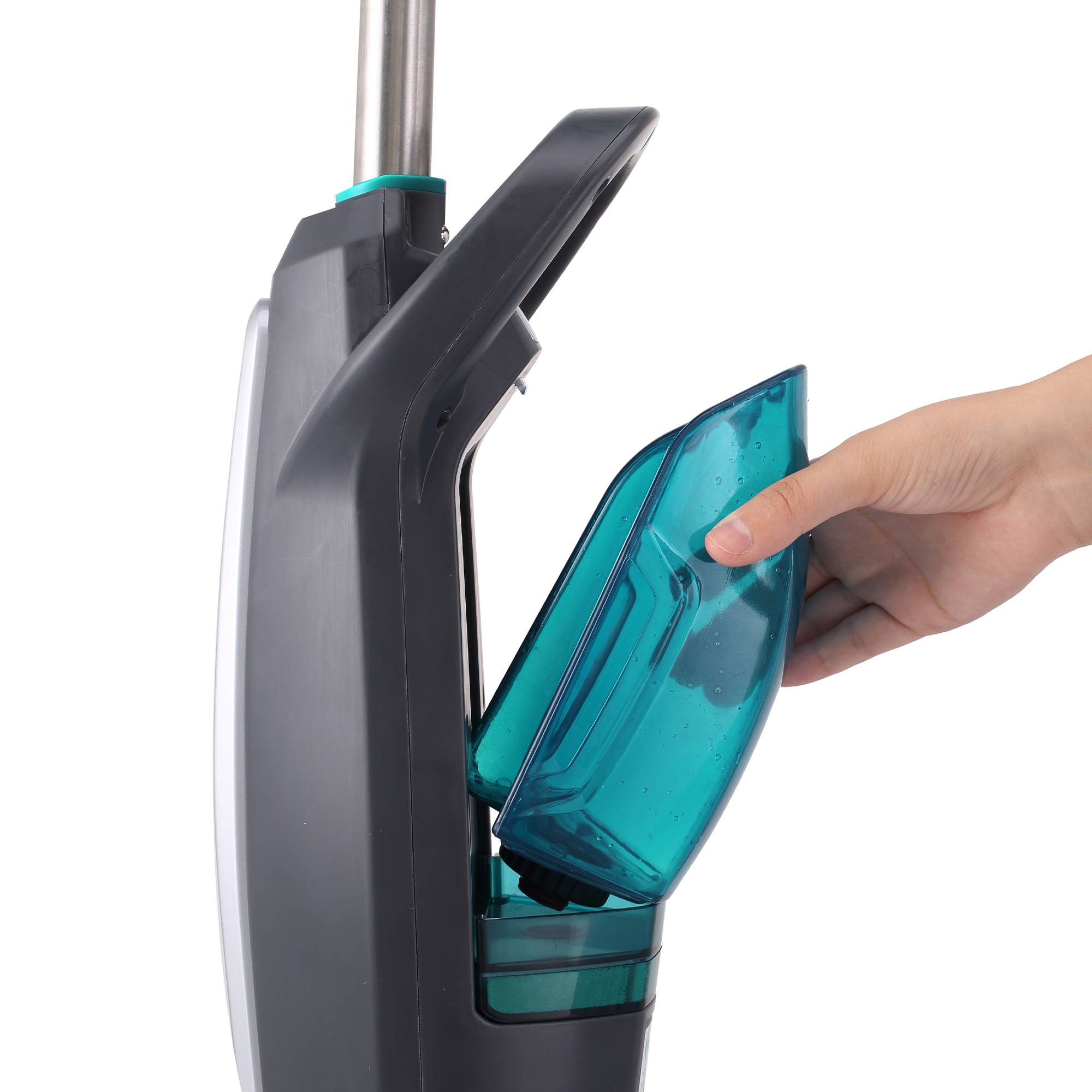 Ręka otwierająca pojemnik na szaro-białym urządzeniu czyszczącym.