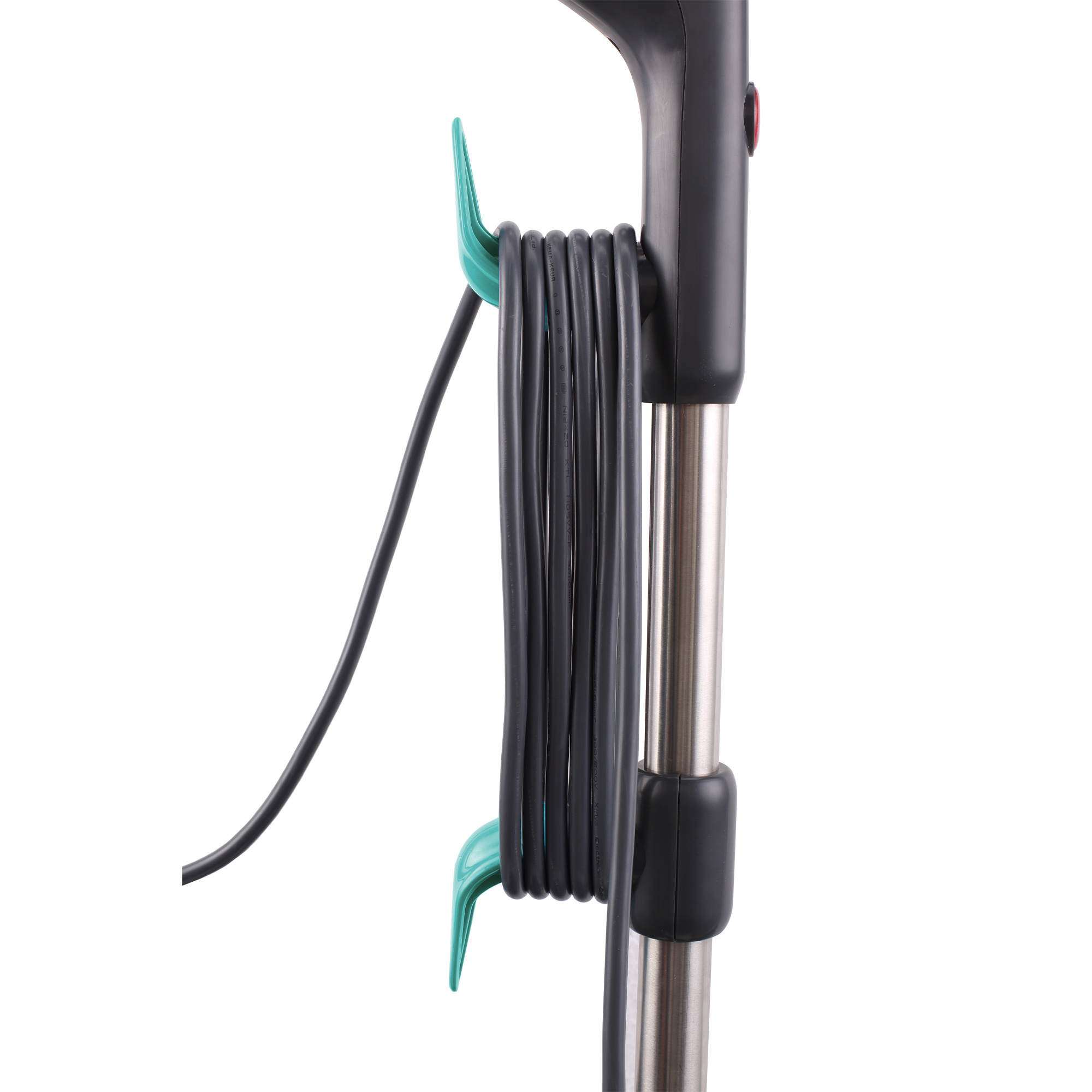 Czarno-srebrne urządzenie ma wokół owinięty czarny przewód. Zielone klipsy trzymają przewód.