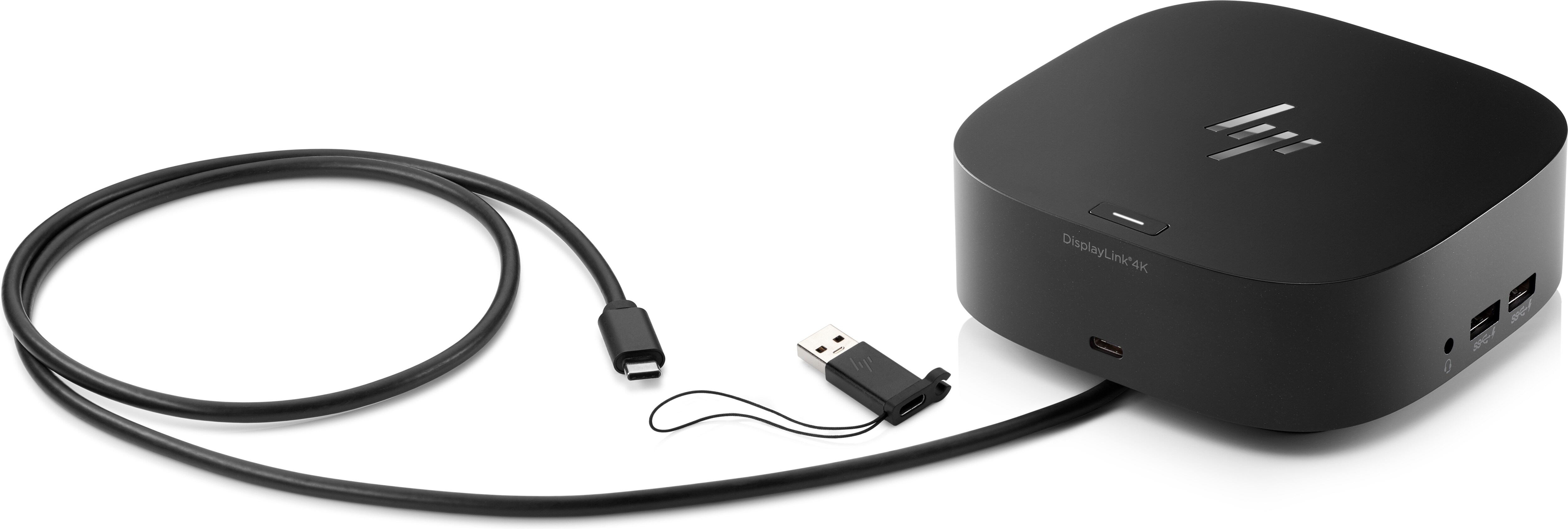 Dock HP display link nero con un cavo USB-C e un adattatore USB-A. Sfondo bianco.