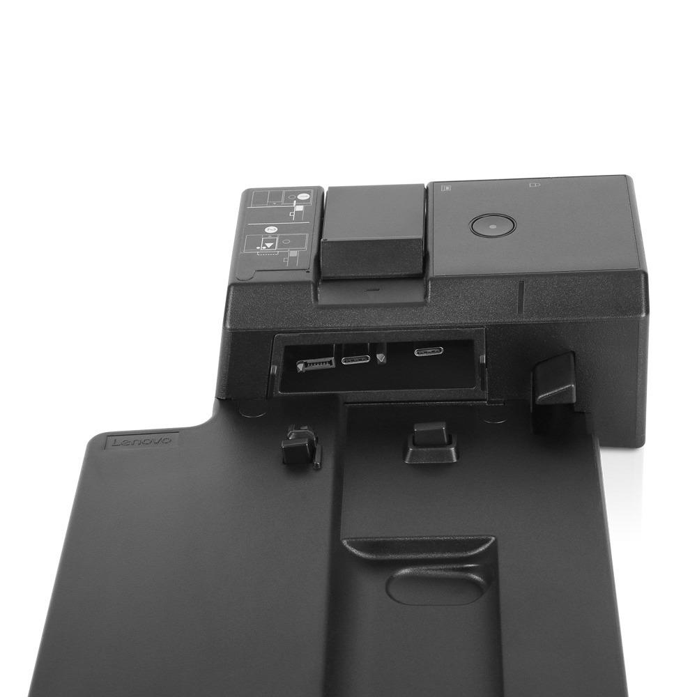 Docking station nera con logo Lenovo. Sono visibili diverse porte.