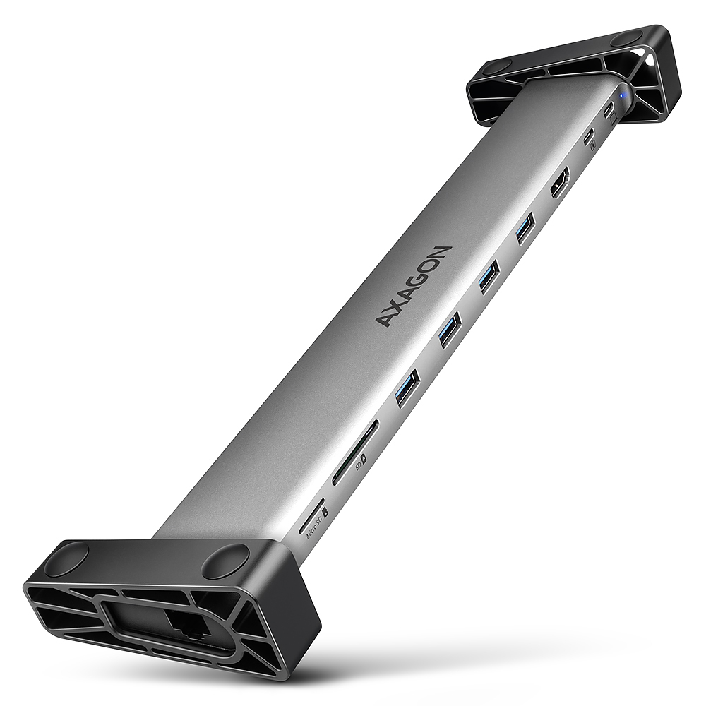 Hub USB Axagon argentato con più porte. Ha un supporto. Sfondo bianco.