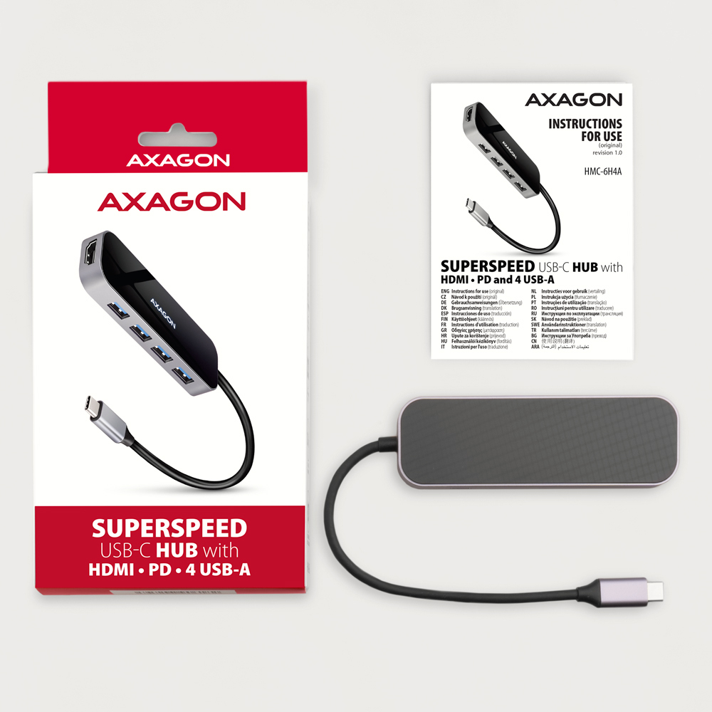 Scatola hub Axagon USB-C con hub e istruzioni. Sfondo bianco. Superspeed USB-C.