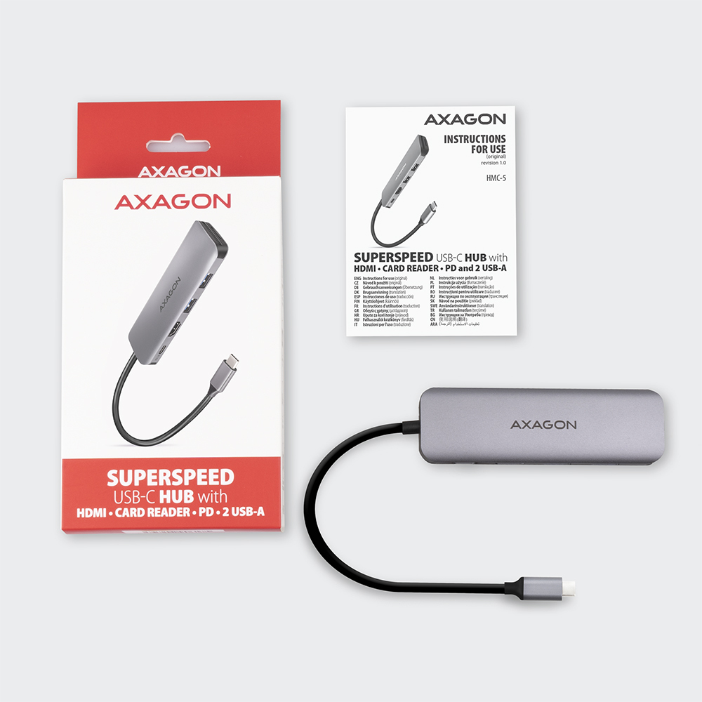 Un hub con scatola e istruzioni. L'hub ha un cavo USB-C.