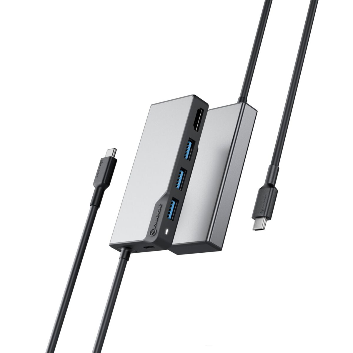 Hub USB argentato con più porte USB. Tre cavi neri sono collegati, su sfondo bianco.