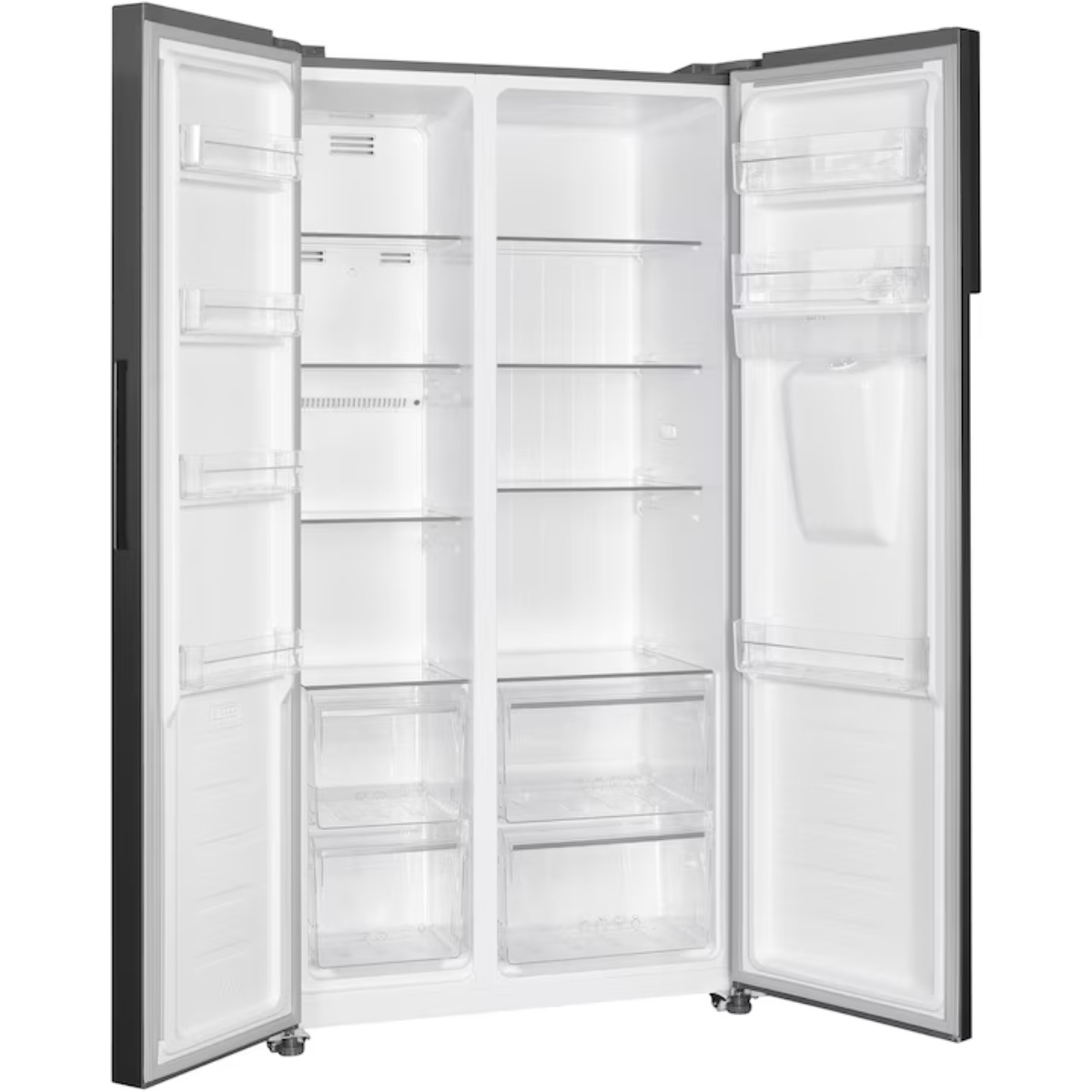 Open koelkast met lege planken. Wit interieur met transparante planken en laden.