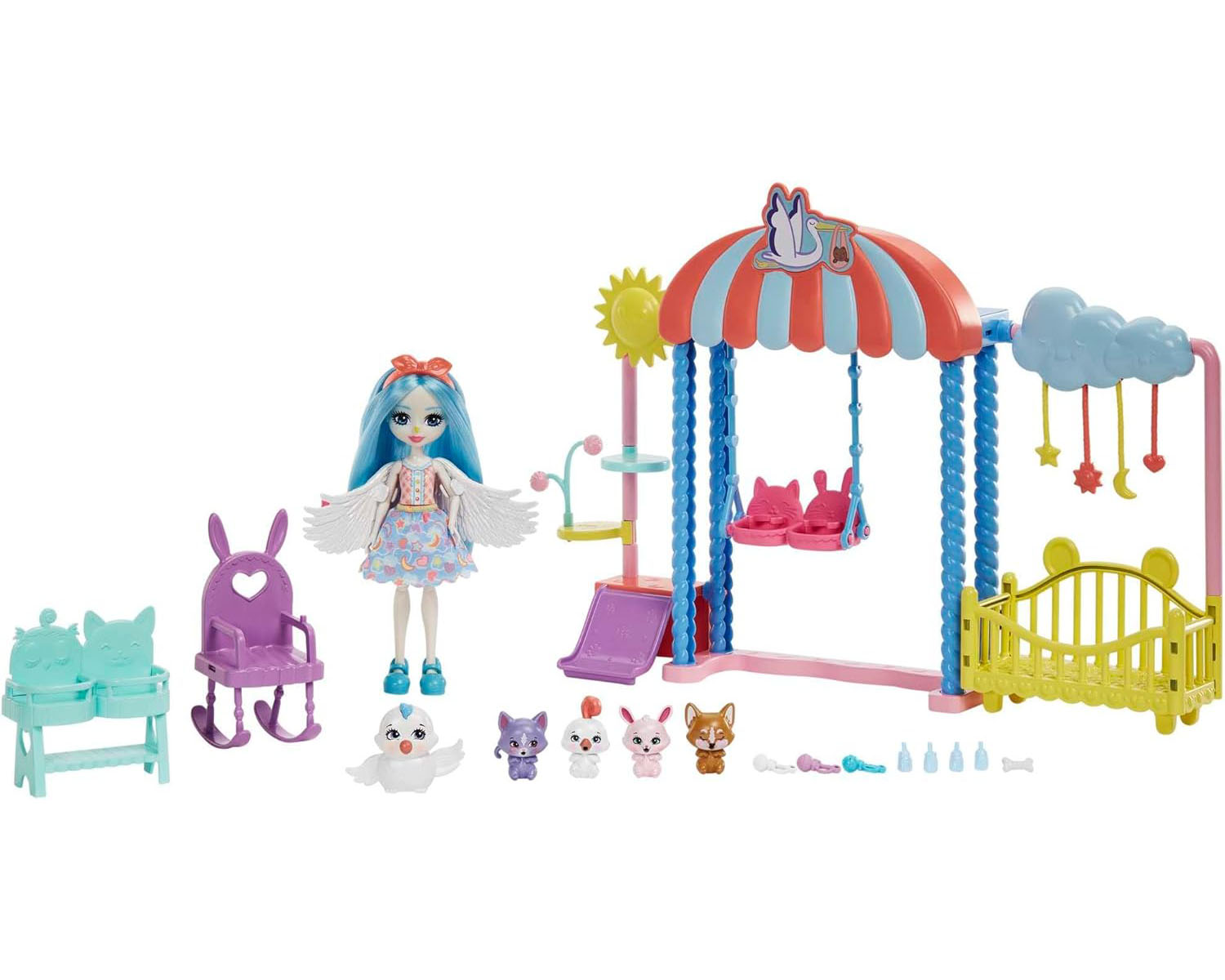 Un juego con una muñeca, columpio, tobogán y varias figuras de animales y accesorios.