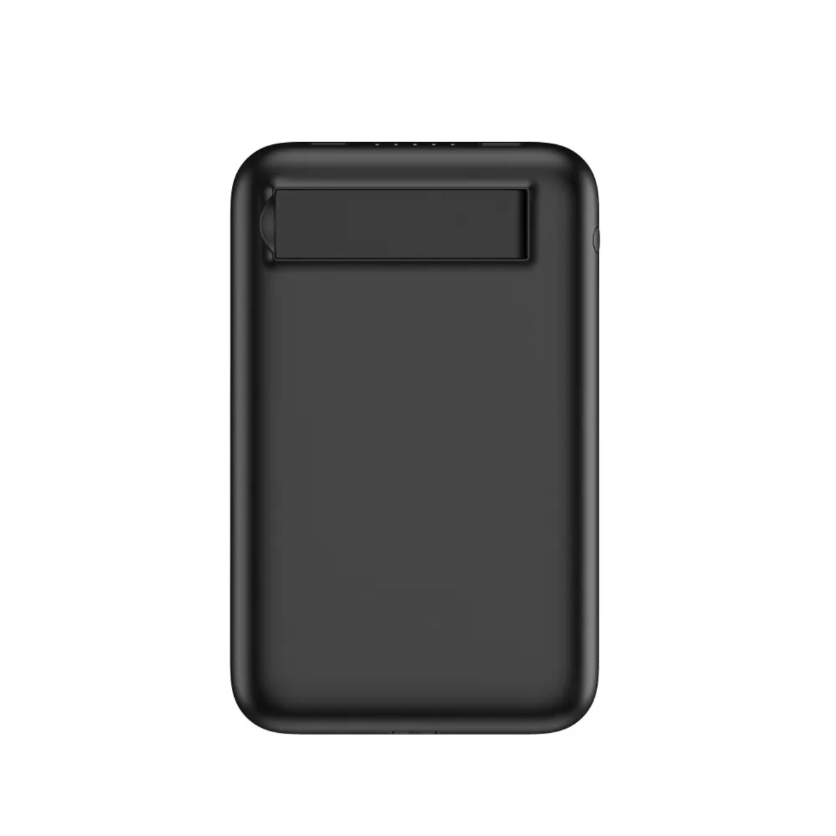 Schwarze Powerbank mit einem vertieften Bereich. Sie hat abgerundete Kanten und ist vor einem schlichten, weißen Hintergrund platziert.