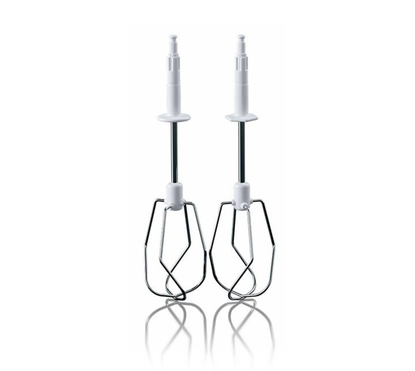Twee witte draadgardes voor een mixer. De gardes zijn van roestvrij staal.