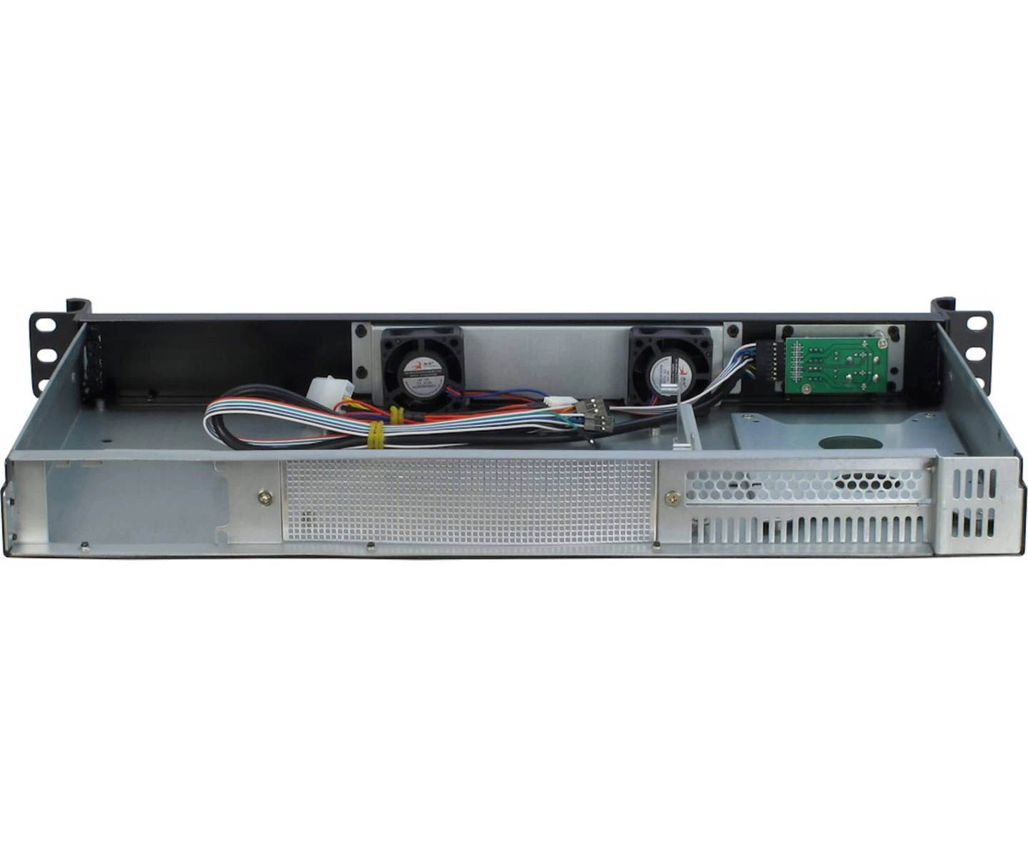 Chassis PC rackmount argento, aperto e vuoto. Contiene ventole, connettori e montaggio.