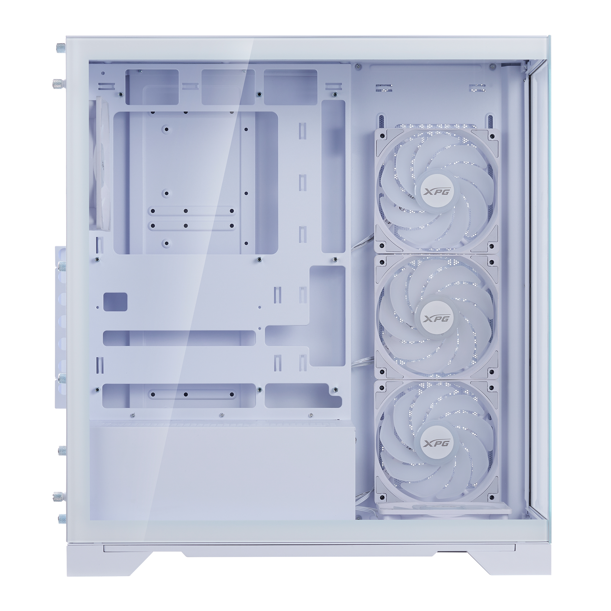 Boîtier PC blanc avec design ouvert. Trois ventilateurs blancs montés sur le panneau latéral.