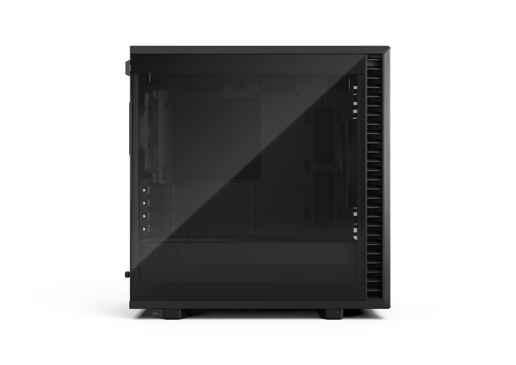 Case per PC nero, vista laterale. Il pannello laterale è in vetro, mostrando l'interno.