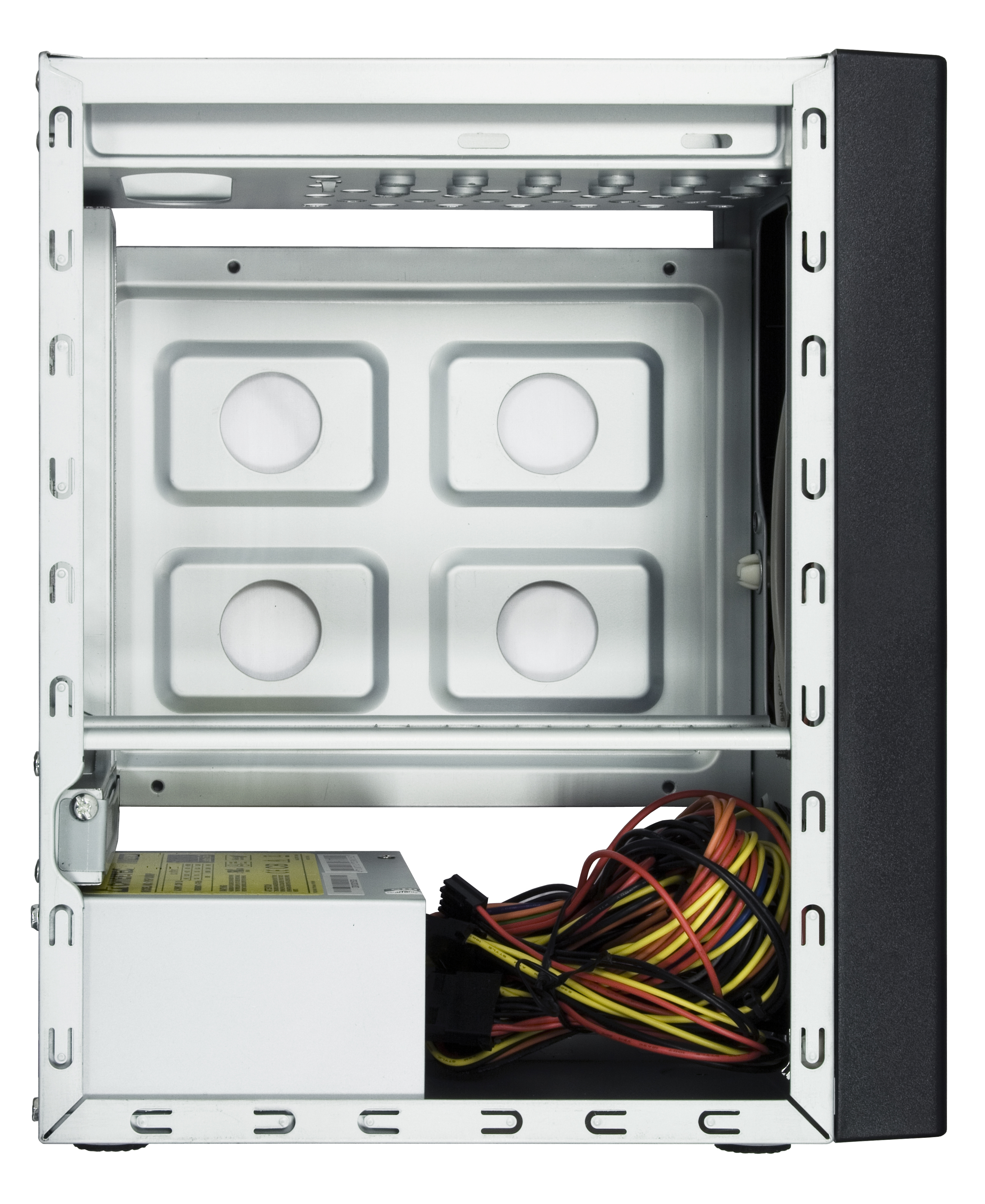 Wnętrze obudowy PC, widok otwarty. Zasilacz, okablowanie i metalowe komponenty widoczne.