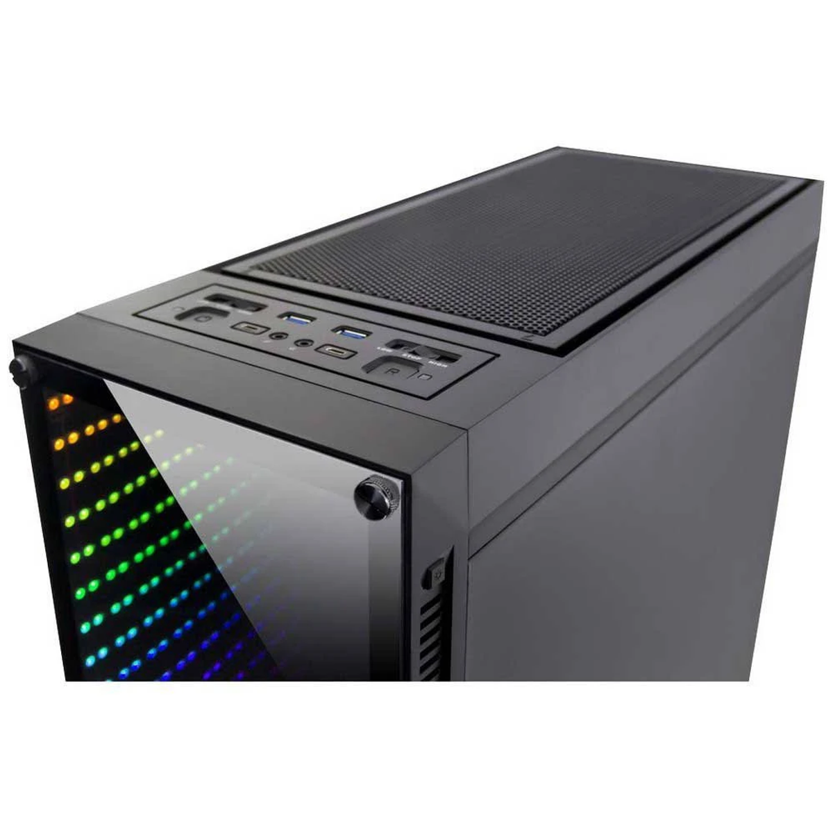 Zwarte PC-behuizing, schuine bovenaanzicht. Glazen zijpaneel. Zichtbare componenten en RGB-verlichting.