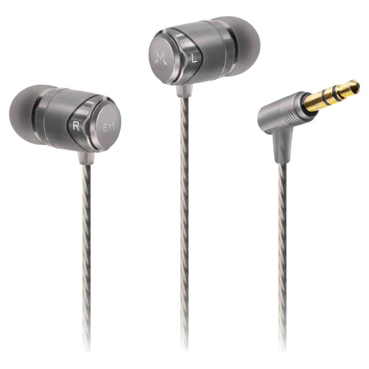 Tres auriculares plateados con conector dorado sobre fondo blanco. Las letras 'M' y 'L' son visibles.