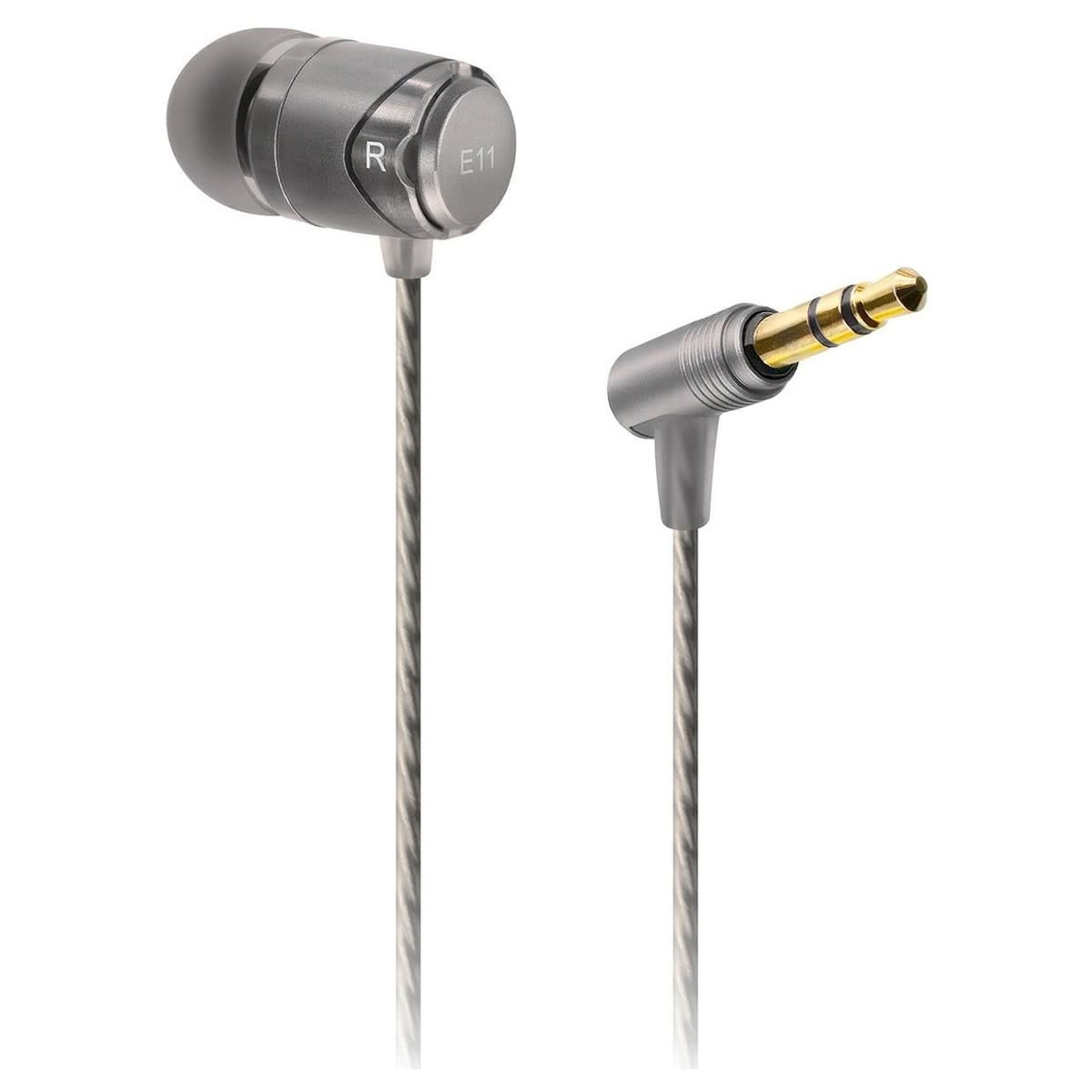 Un solo auricular gris con cable y un enchufe dorado, contra un fondo blanco.