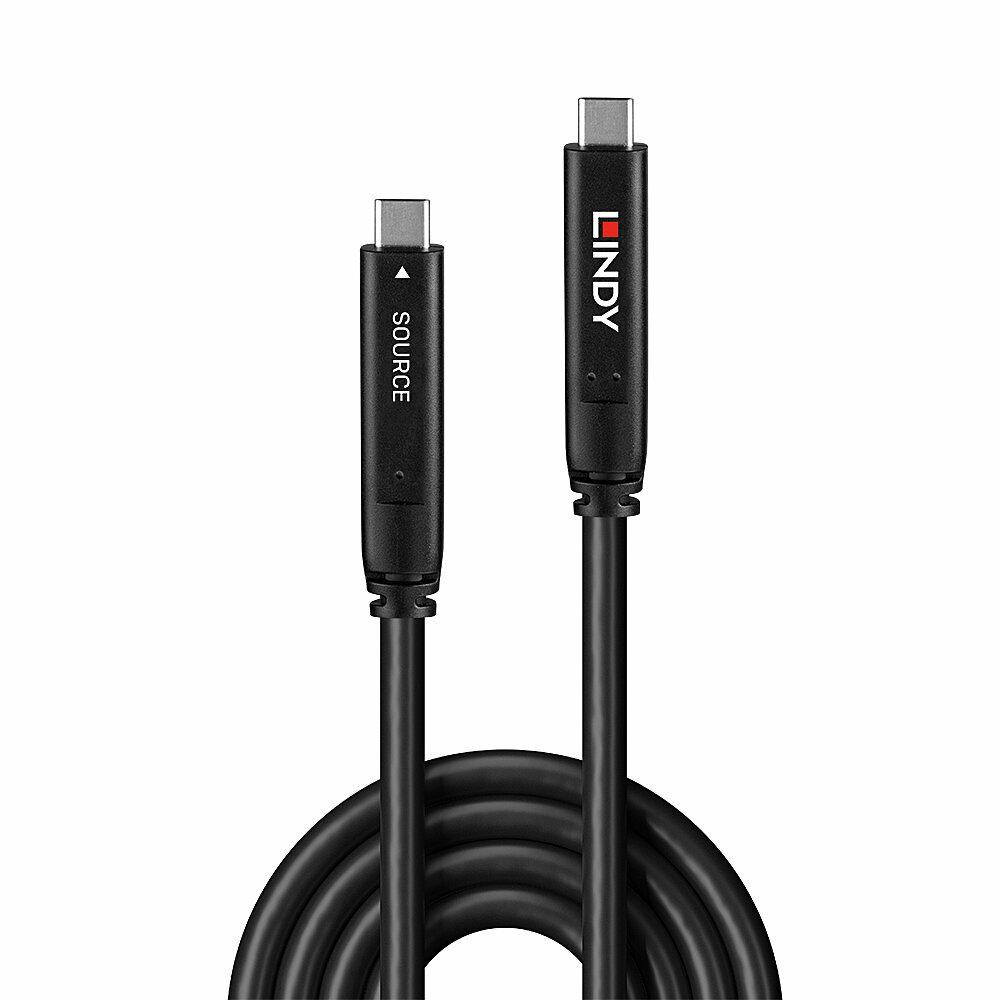 Câbles USB-C noirs avec étiquettes LINDY et SOURCE. Les câbles sont connectés et enroulés.