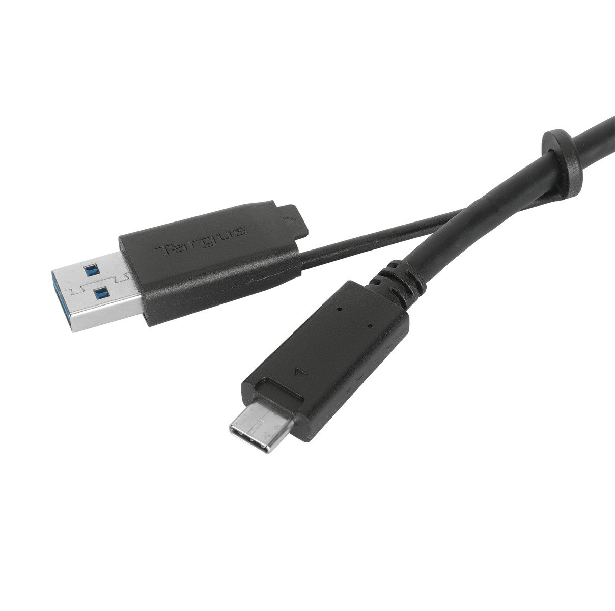 Cavo USB nero con connettore da USB-A a USB-C, su sfondo bianco.