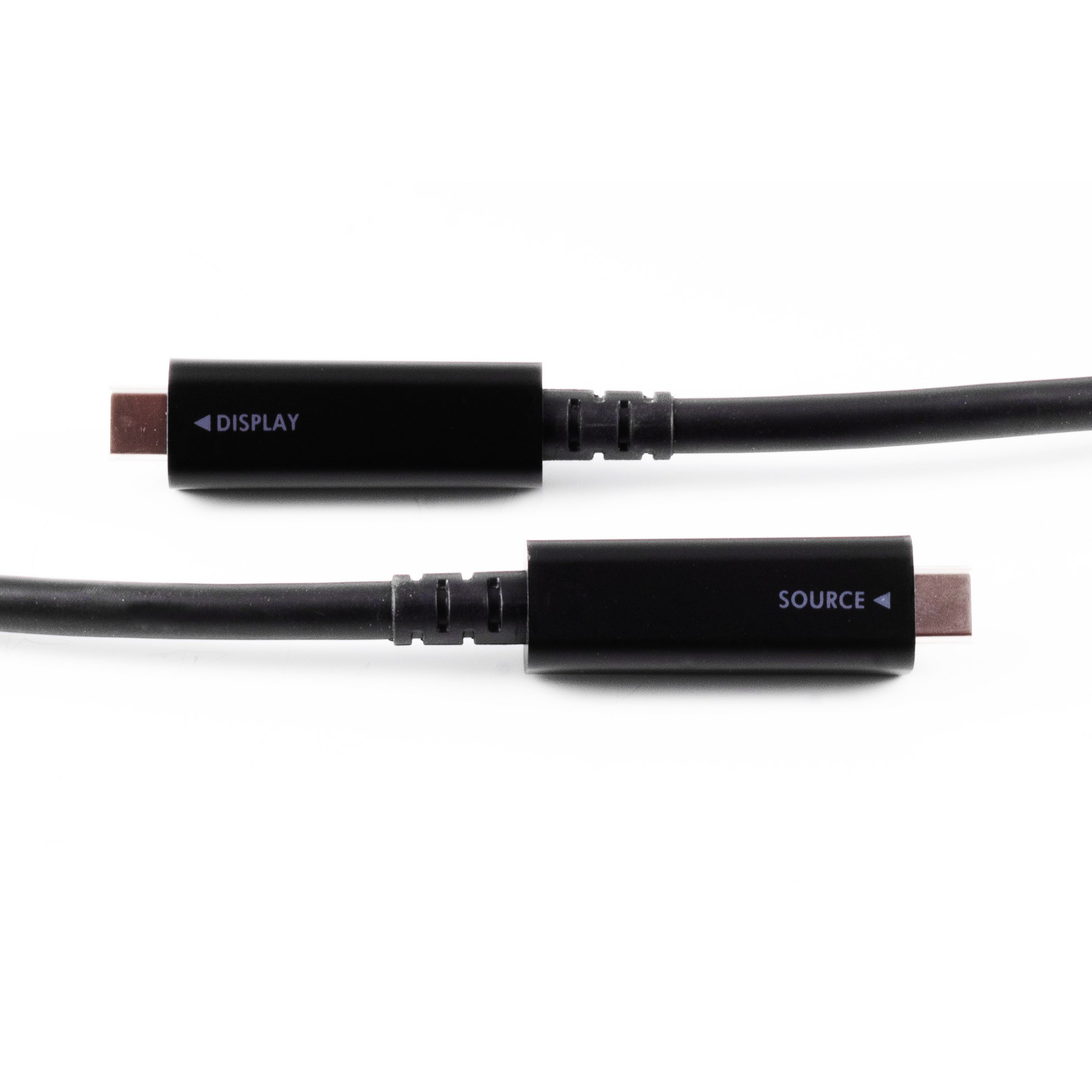 Due cavi neri, etichettati 'DISPLAY' e 'SOURCE', con connettori USB-C su bianco.