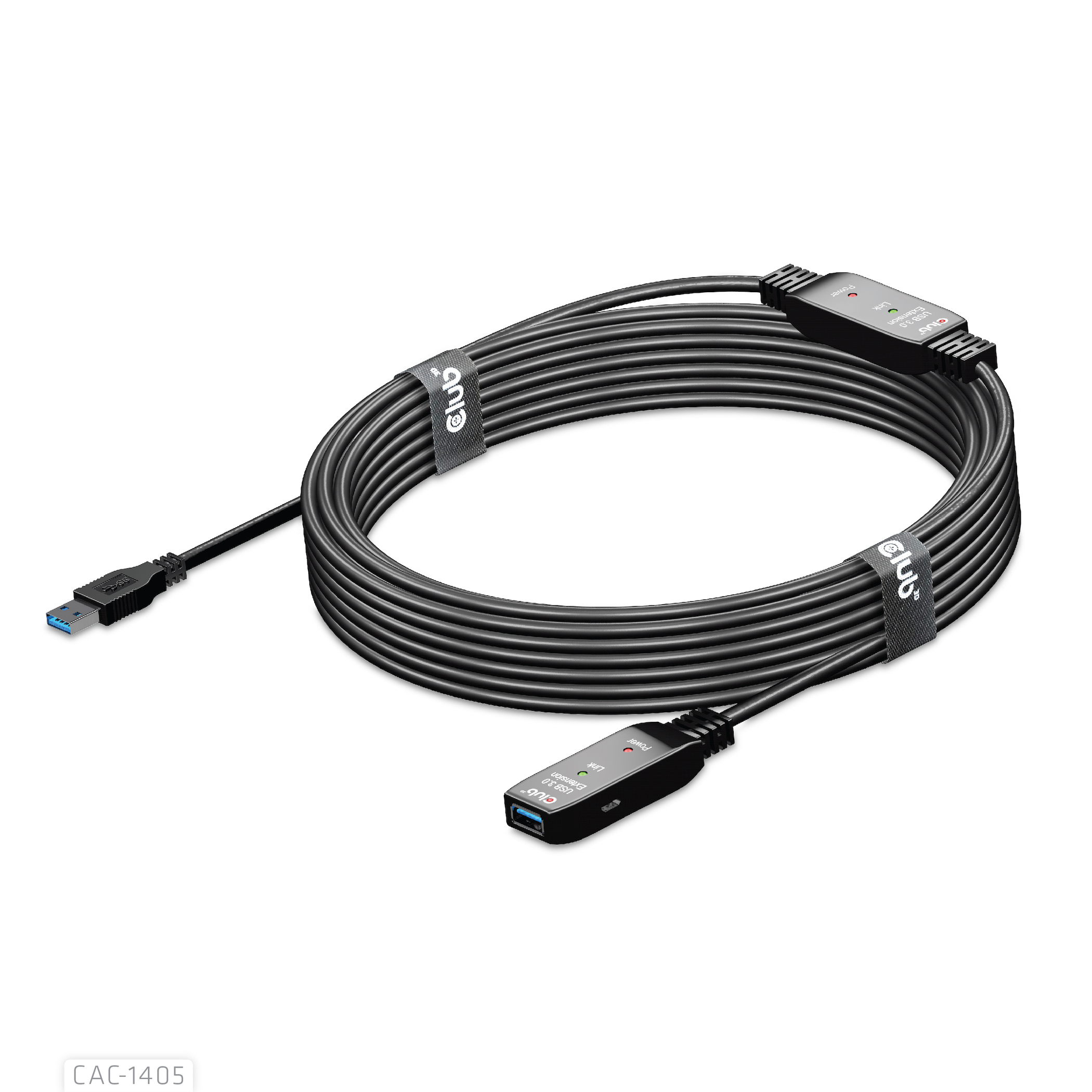 Cavo di prolunga USB nero, arrotolato. Logo Club sulla cinghia. Sfondo bianco.