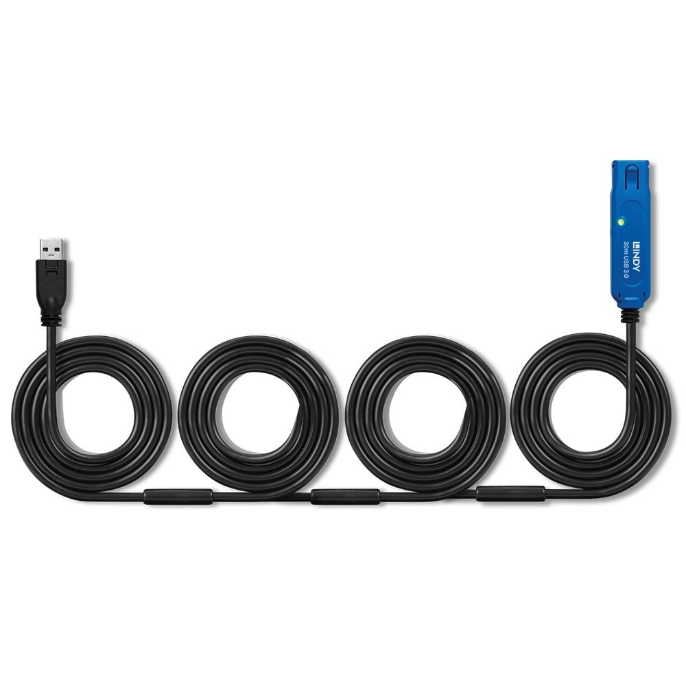 Cavo USB nero arrotolato in quattro anelli, con un connettore USB-A e un con puntale blu, sfondo bianco.