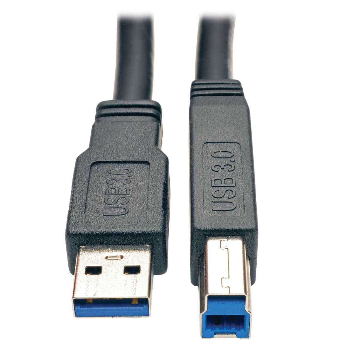 Due cavi USB 3.0 neri con connettori USB-A e USB-B, su sfondo bianco.